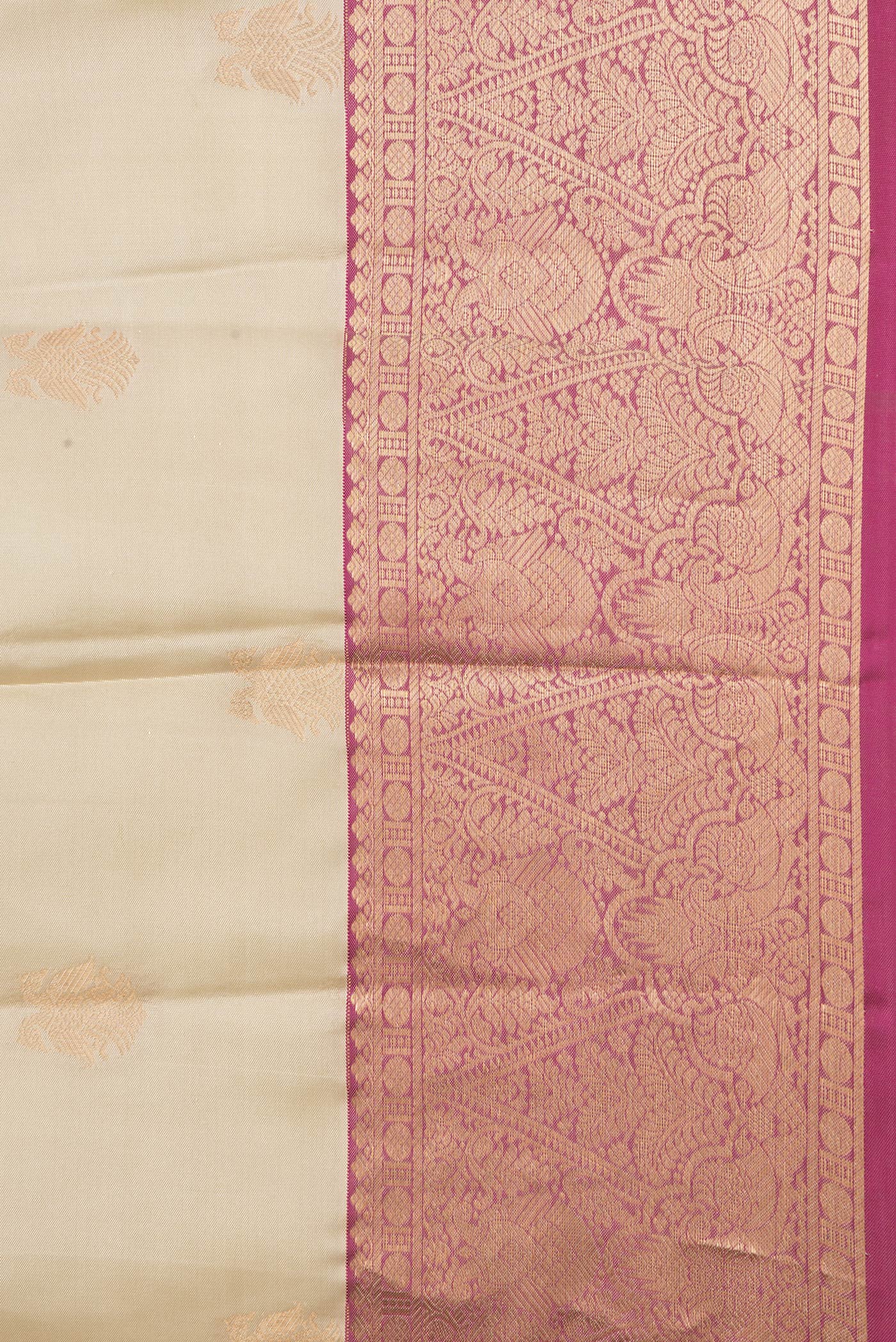Border image of Beige Dual Tone Kanchipuram Silk Saree with Zari Butta on the body and Zari Border. 