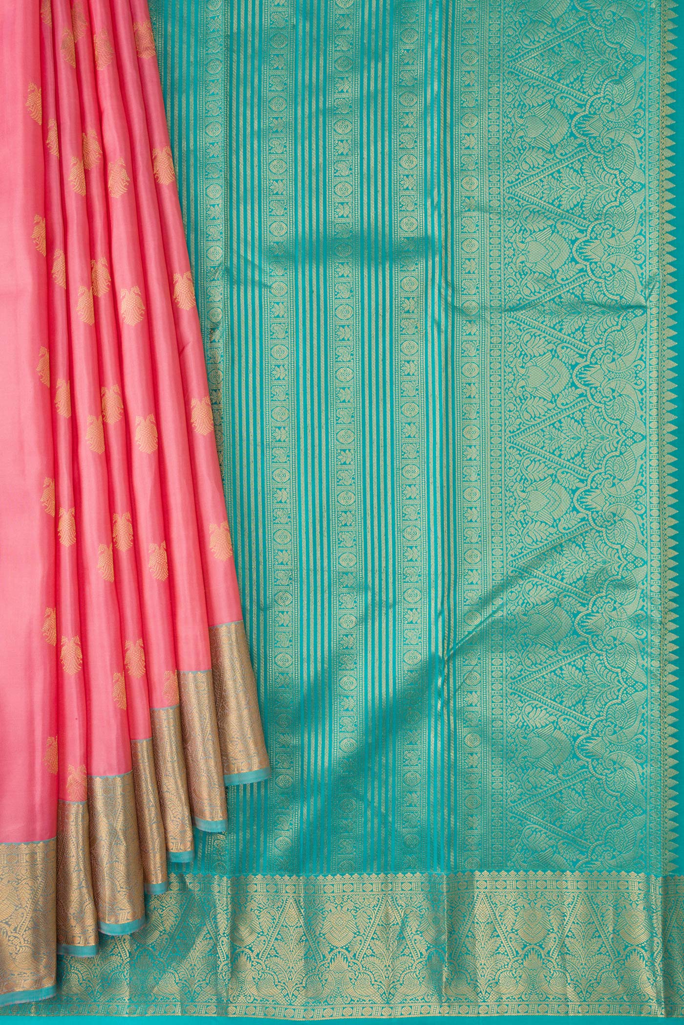 Pleats and pallu of Pink Dual Tone Kanchipuram Silk Saree with Zari Butta on the body and Zari Border. 