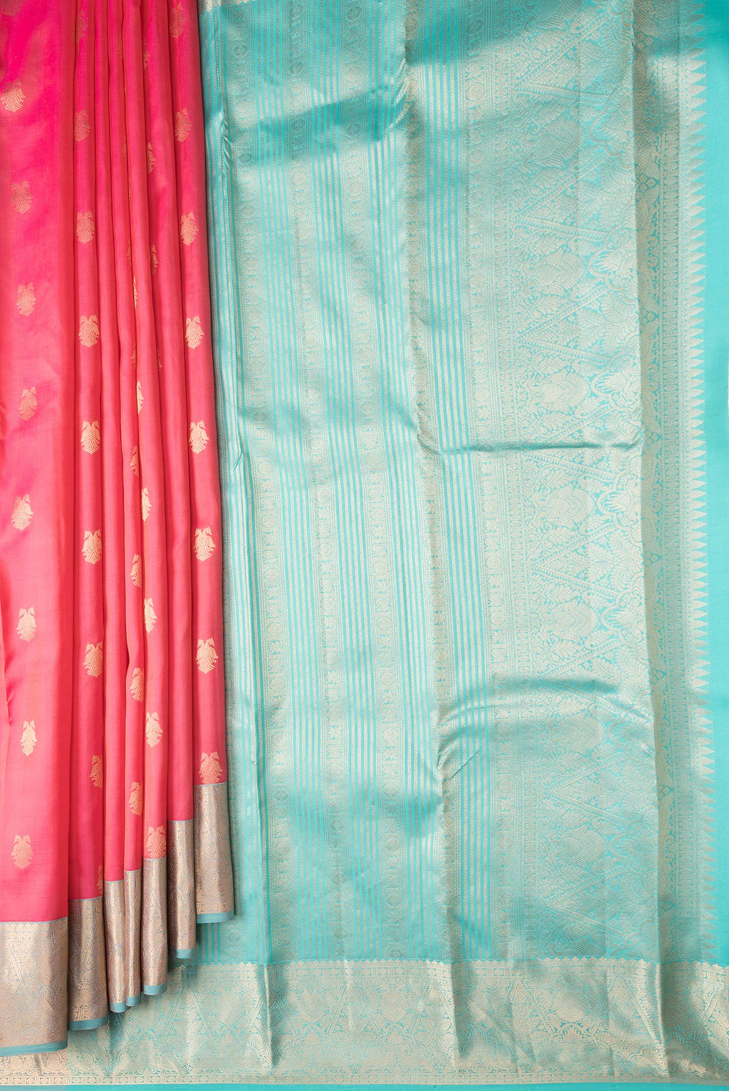 Pleats and pallu of Pink Dual Tone Kanchipuram Silk Saree with Zari Butta on the body and Zari Border. 