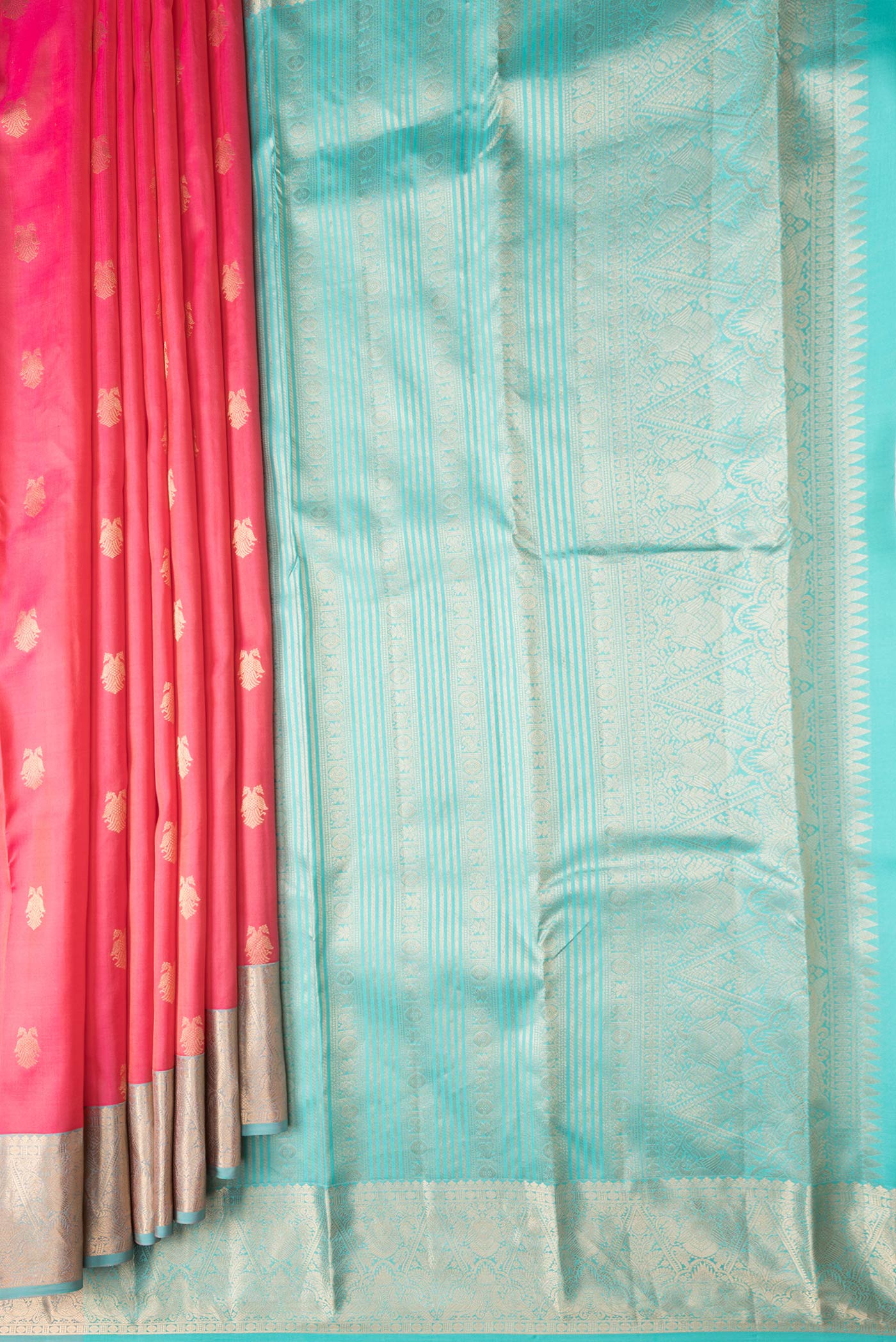 Pleats and pallu of Pink Dual Tone Kanchipuram Silk Saree with Zari Butta on the body and Zari Border. 