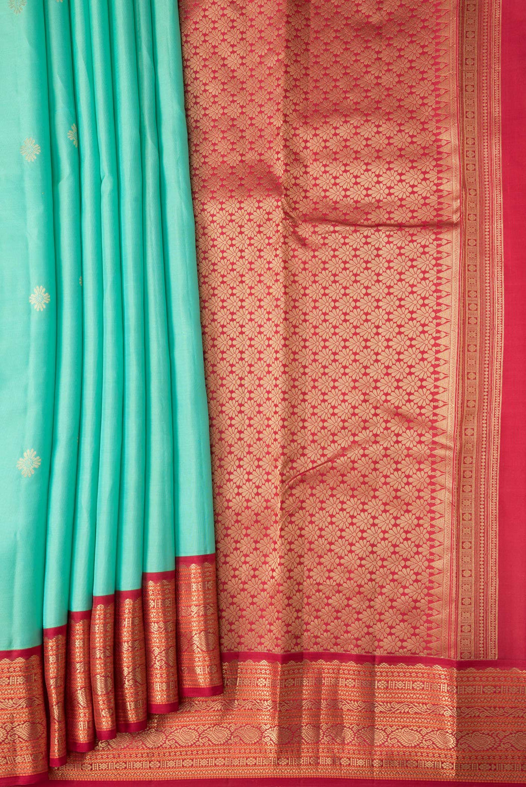Pleats and pallu of Sea Green Dual Tone Kanchipuram Silk Saree with Zari Butta on the body and Zari Border. 
