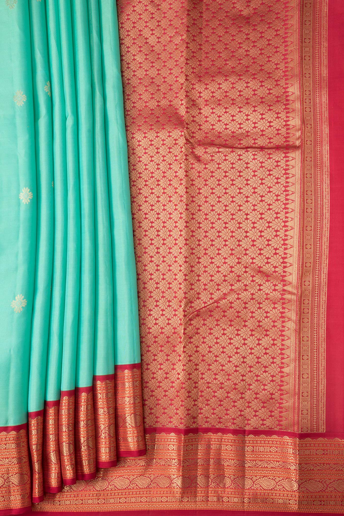 Pleats and pallu of Sea Green Dual Tone Kanchipuram Silk Saree with Zari Butta on the body and Zari Border. 