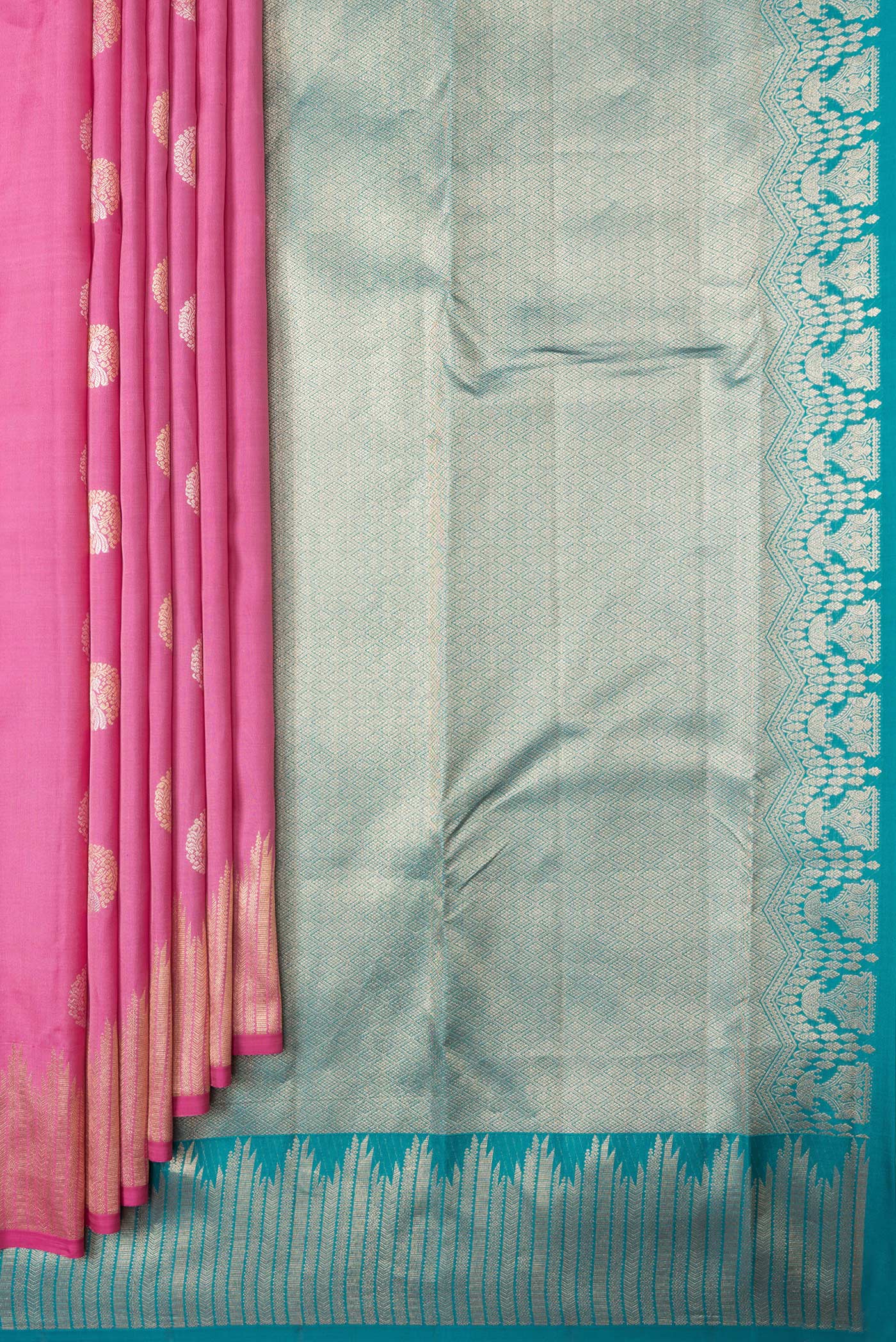 Pleats and pallu of Pink Dual Tone Kanjivaram Silk Saree with Zari Butta on the body and Zari Border. 