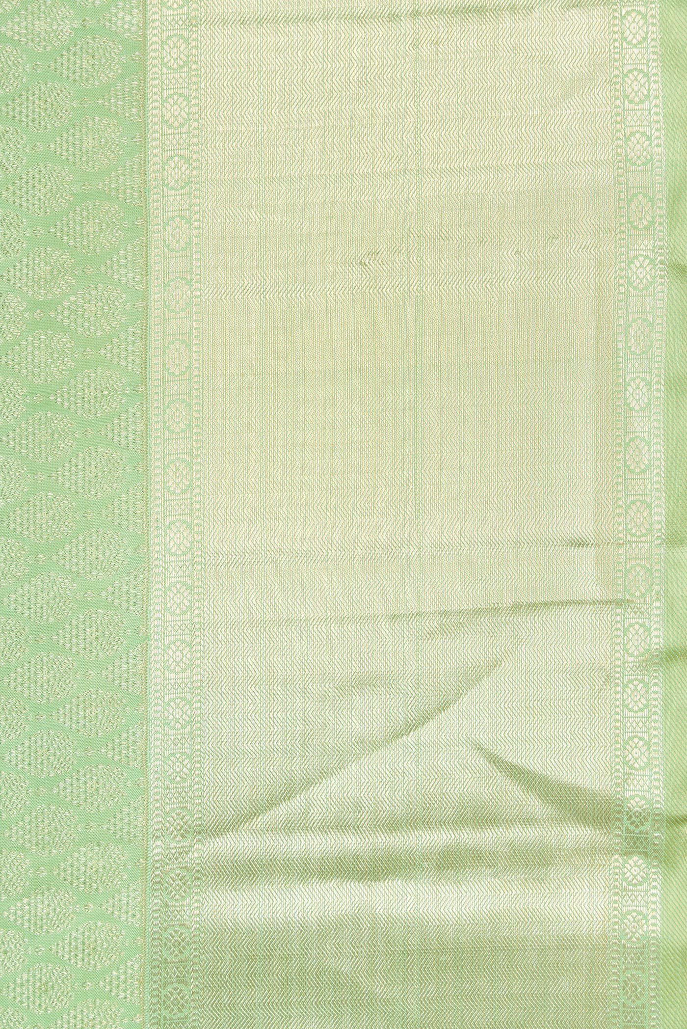 Border image of Pista Green Dual Tone Kanchipuram Silk Saree with Zari Brocade on the body and Zari Border. 