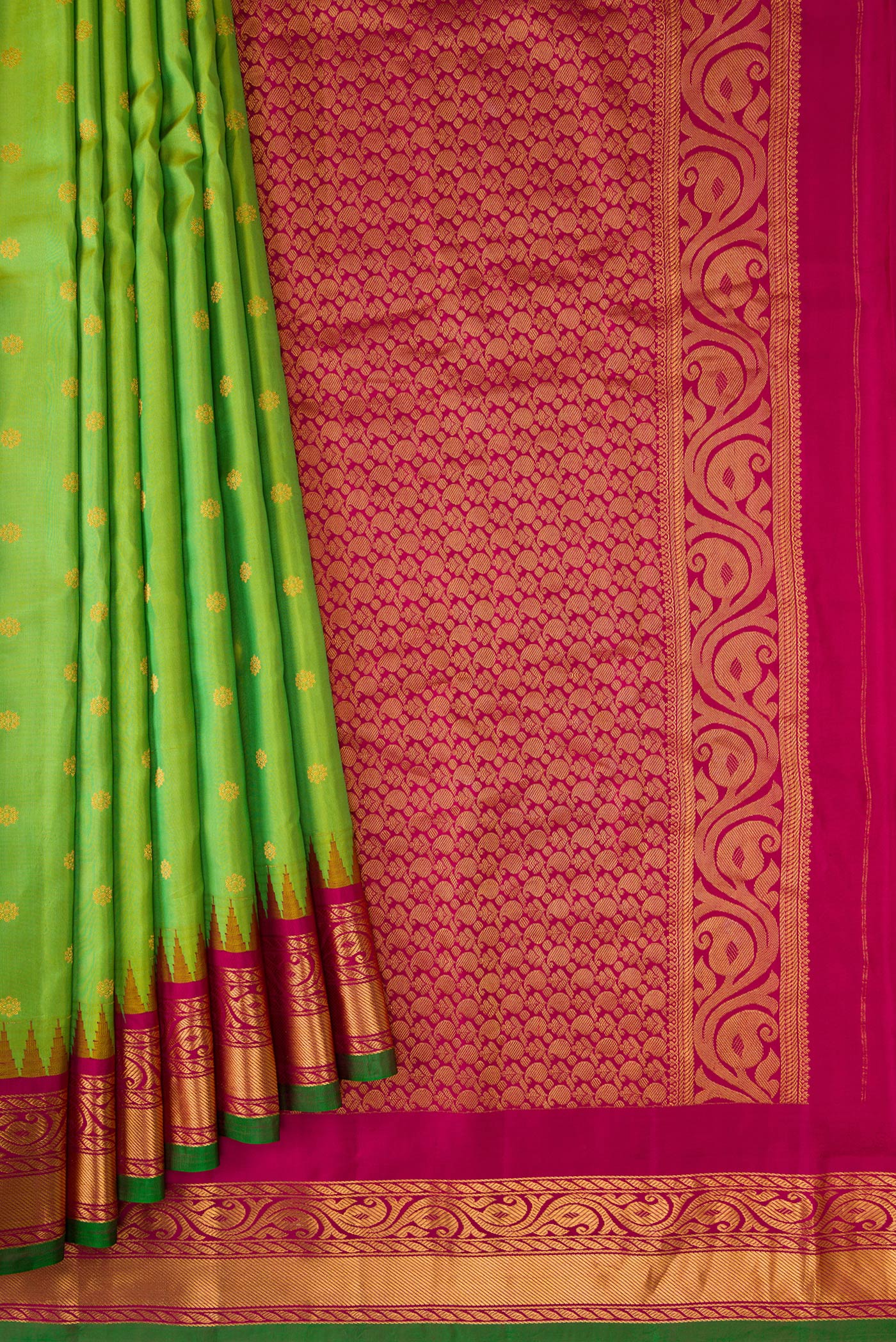 Pleats and pallu of Parrot Green Dual Tone Gadwal Silk Saree with Zari Butta on the body and Zari Border. 
