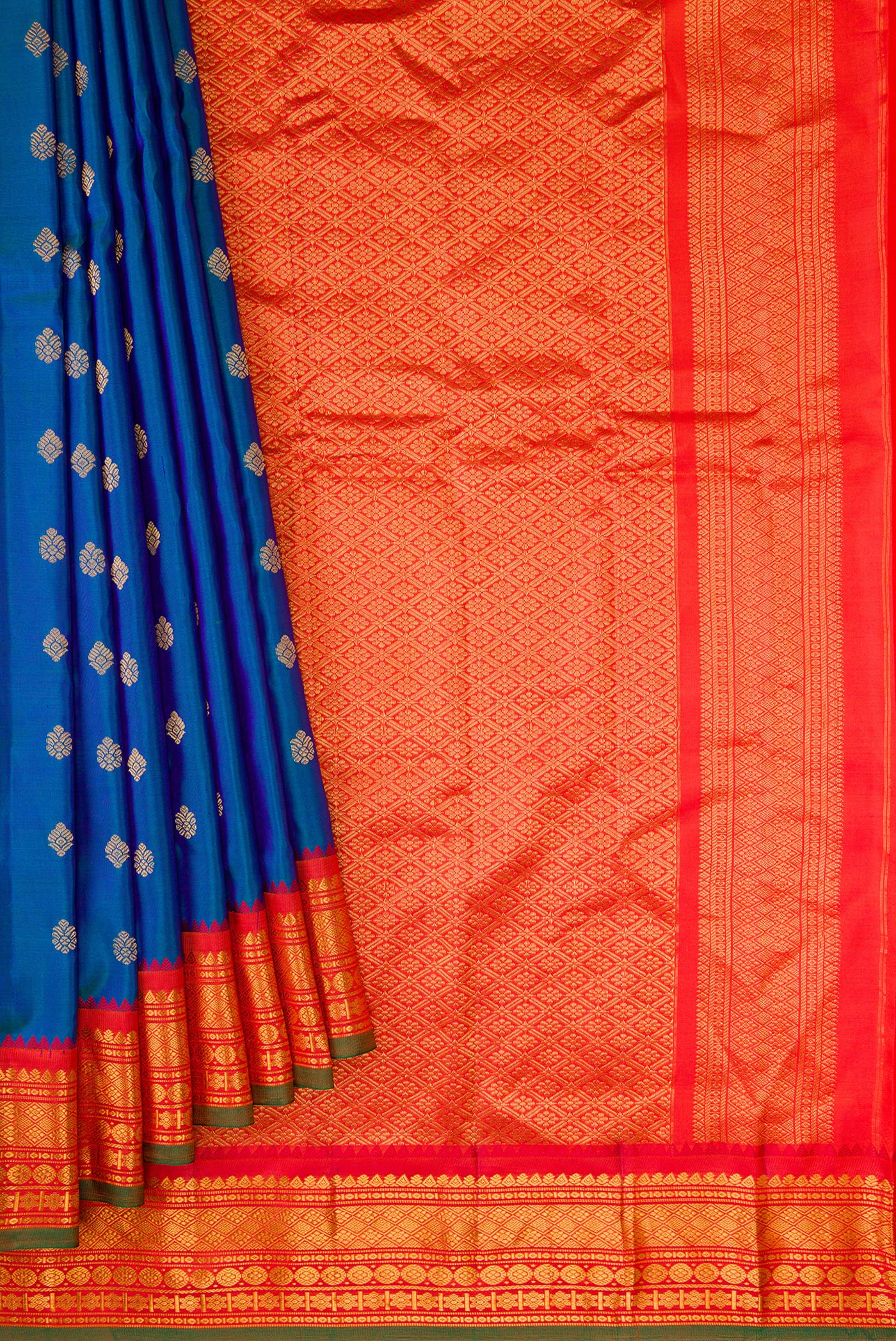 Pleats and pallu of Sky Blue Dual Tone Gadwal Silk Saree with Zari Butta on the body and Zari Border. 
