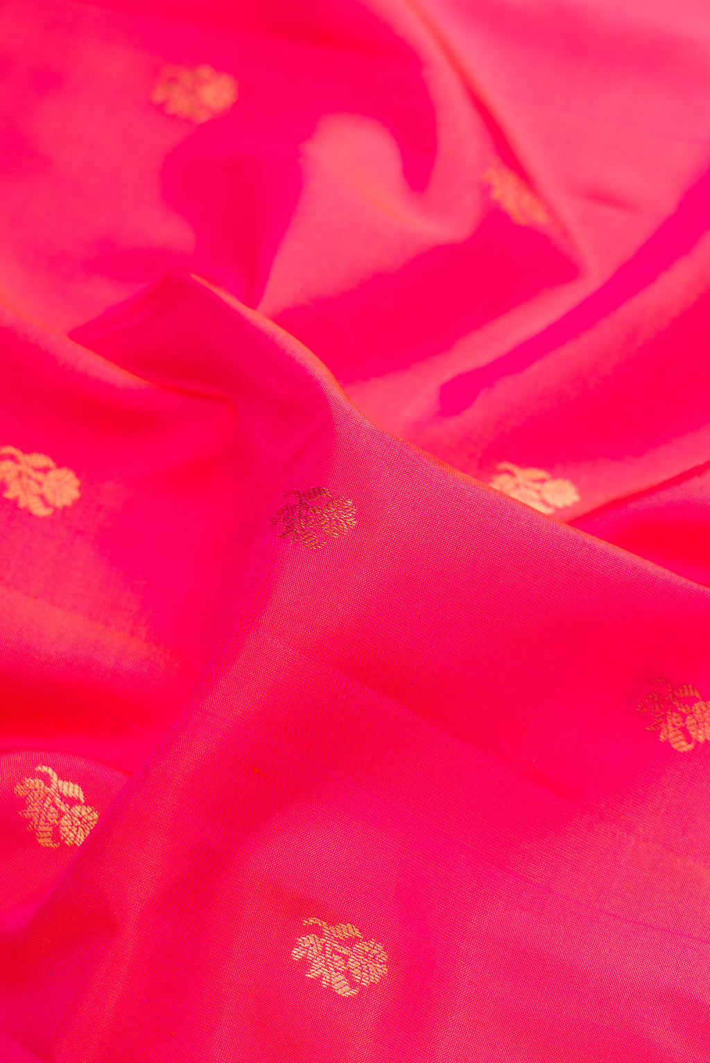 Close up of Pink Dual Tone Gadwal Silk Saree with Zari Butta on the body and Zari Border.  displaying folds