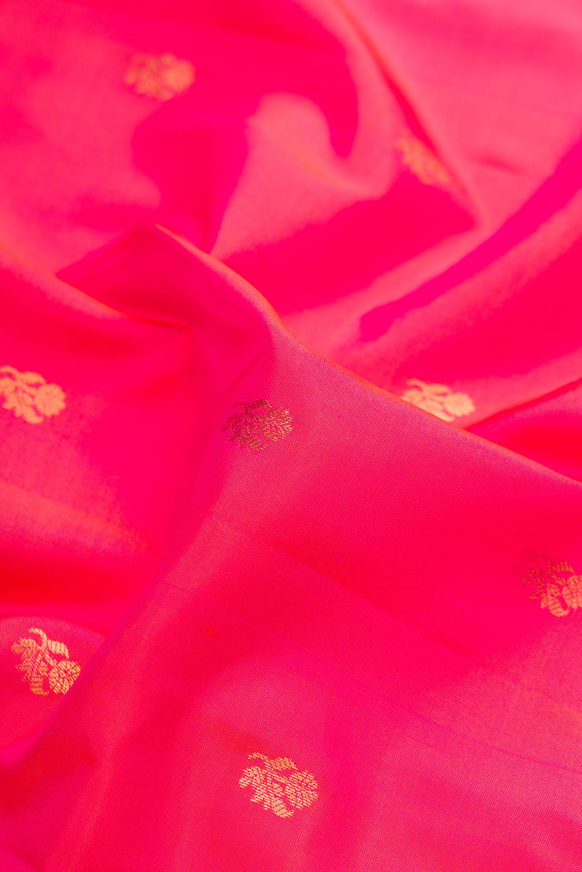 Close up of Pink Dual Tone Gadwal Silk Saree with Zari Butta on the body and Zari Border.  displaying folds