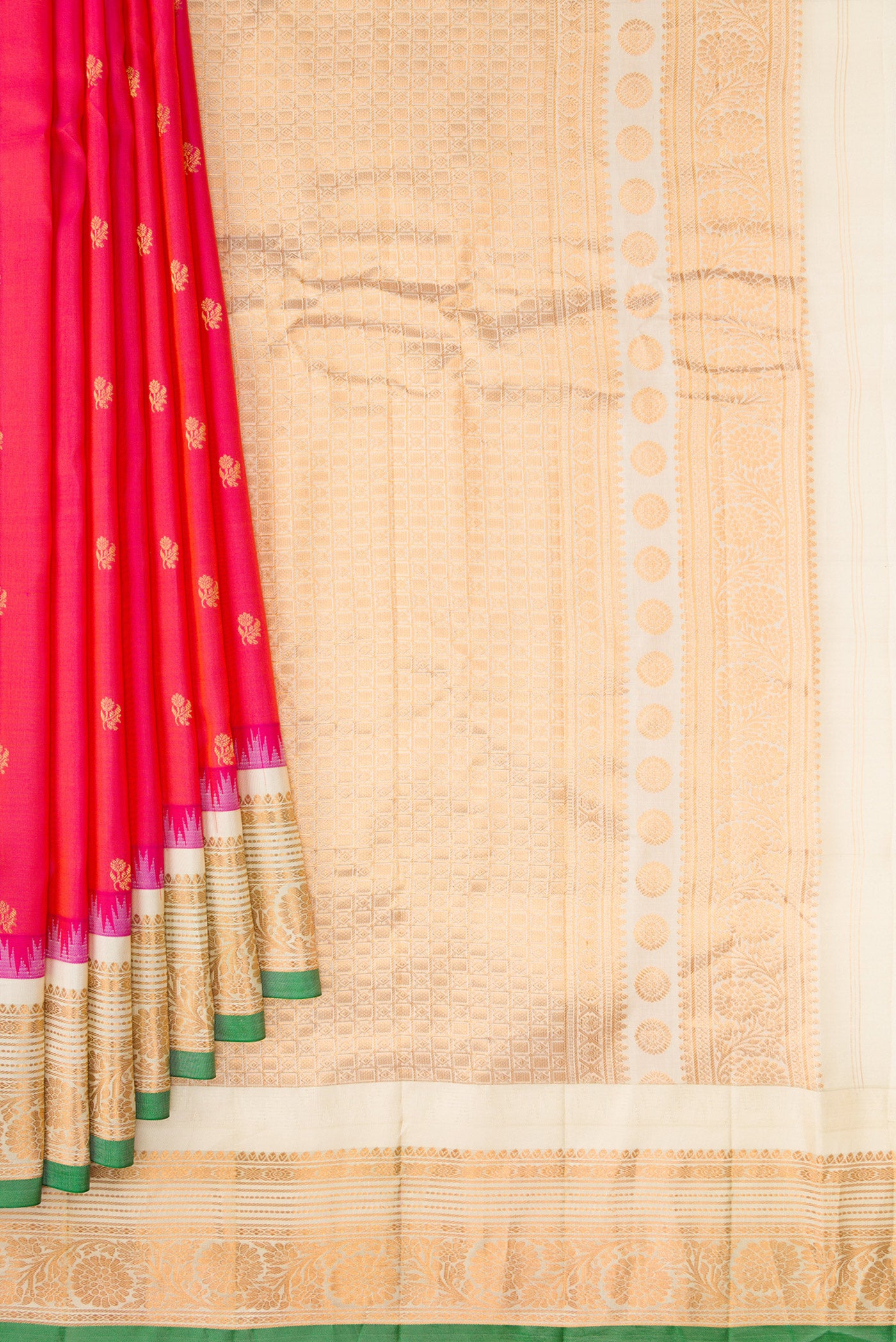 Pleats and pallu of Pink Dual Tone Gadwal Silk Saree with Zari Butta on the body and Zari Border. 