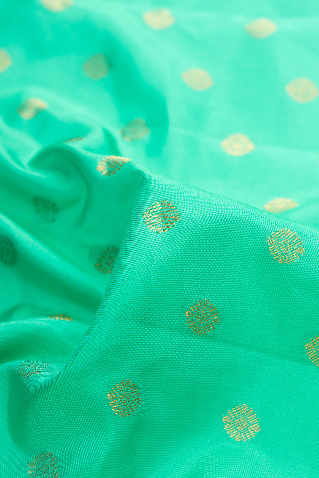 Close up of Sea Green Dual Tone Gadwal Silk Saree with Zari Butta on the body and Zari Border.  displaying folds