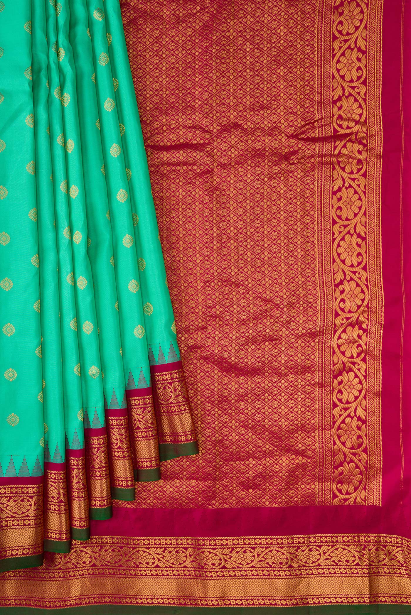 Pleats and pallu of Sea Green Dual Tone Gadwal Silk Saree with Zari Butta on the body and Zari Border. 
