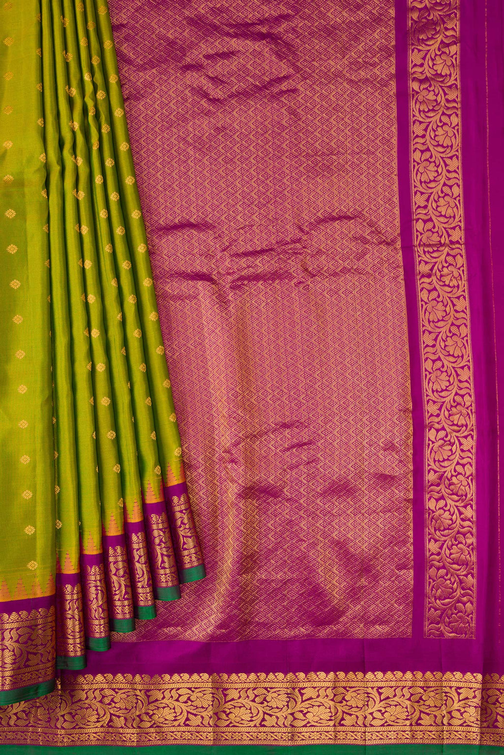 Pleats and pallu of Mehandi Green Dual Tone Gadwal Silk Saree with Zari Butta on the body and Zari Border. 
