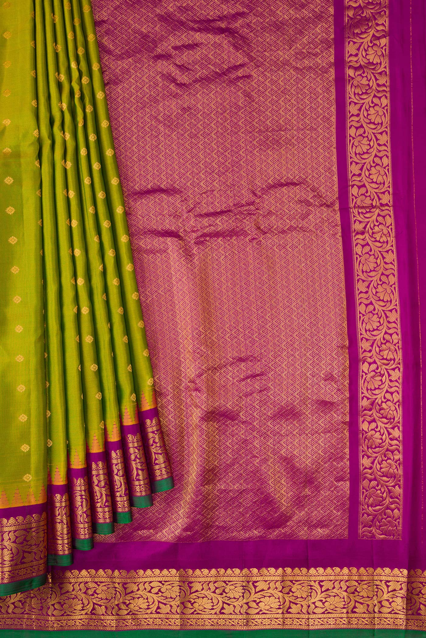 Pleats and pallu of Mehandi Green Dual Tone Gadwal Silk Saree with Zari Butta on the body and Zari Border. 