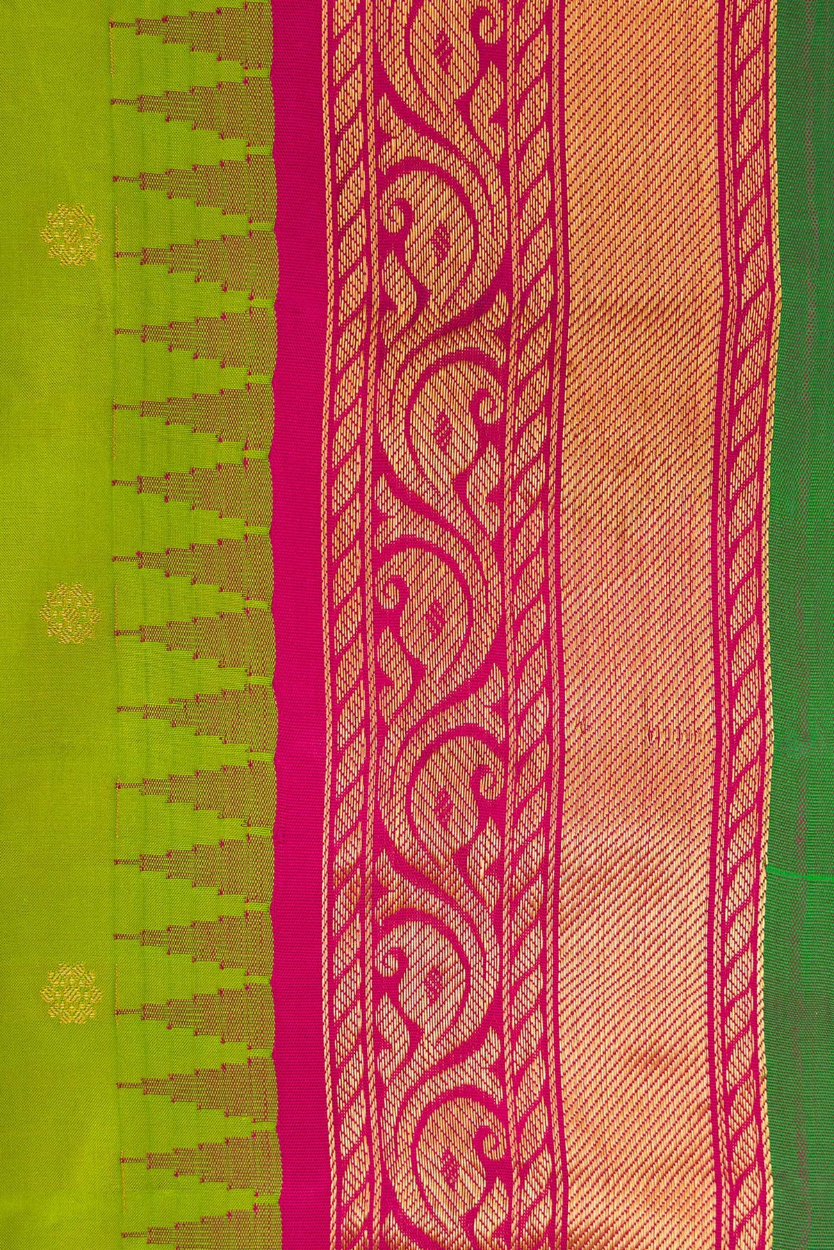 Border image of Parrot Green Dual Tone Gadwal Silk Saree with Zari Butta on the body and Zari Border. 