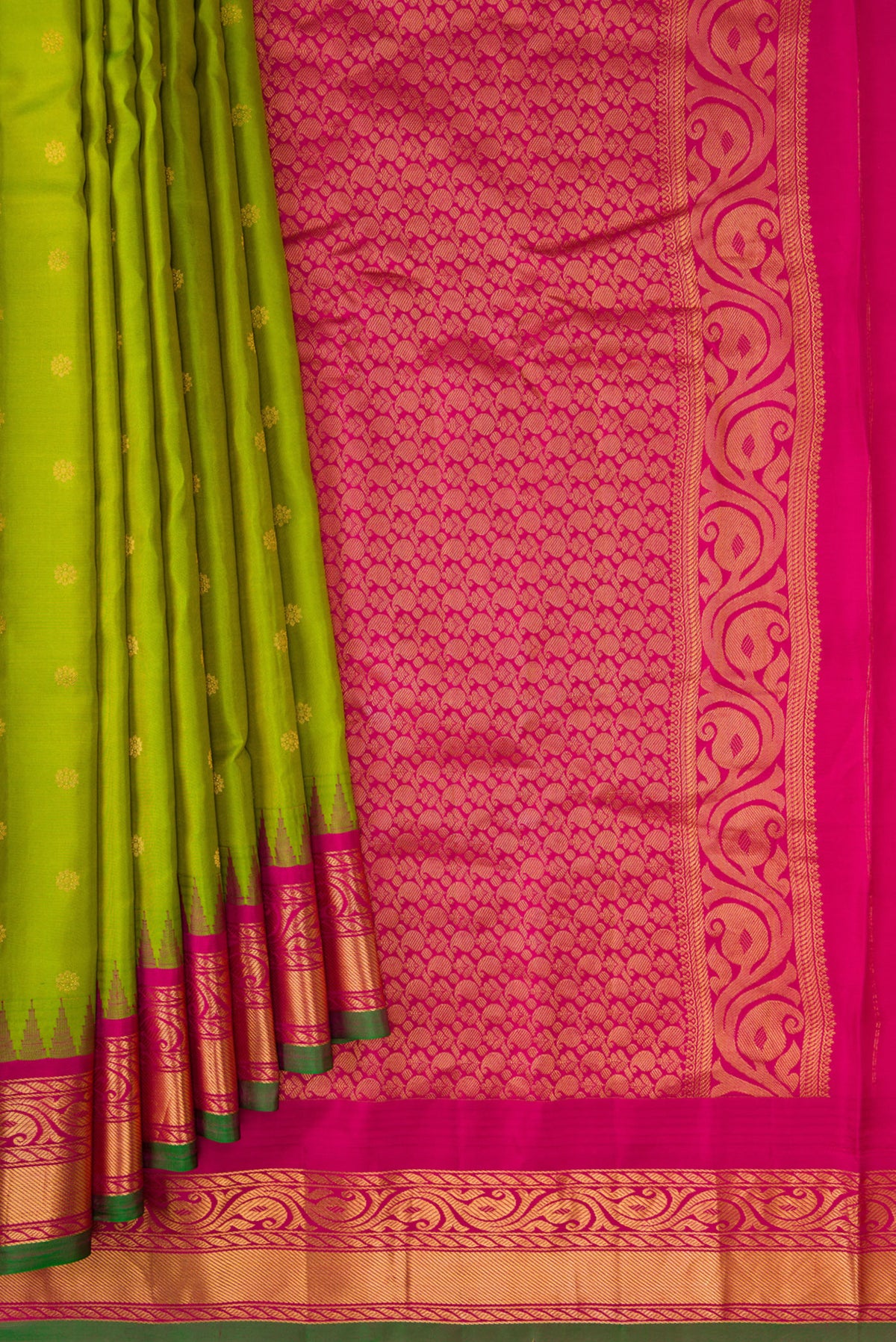 Pleats and pallu of Parrot Green Dual Tone Gadwal Silk Saree with Zari Butta on the body and Zari Border. 