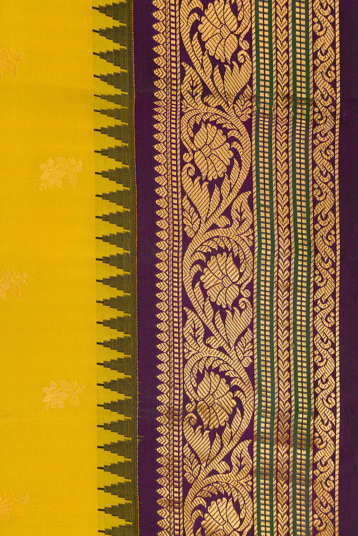 Border image of Mehandi Green Dual Tone Gadwal Silk Saree with Zari Butta on the body and Zari Border. 