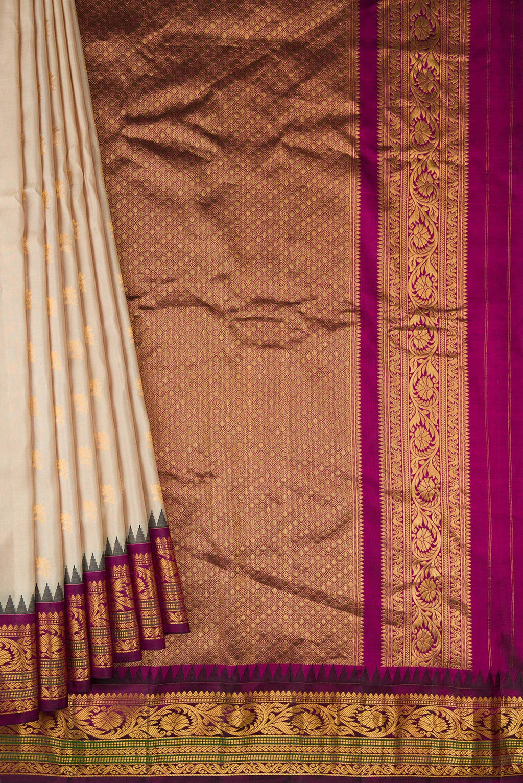Pleats and pallu of Beige Dual Tone Gadwal Silk Saree with Zari Butta on the body and Zari Border. 