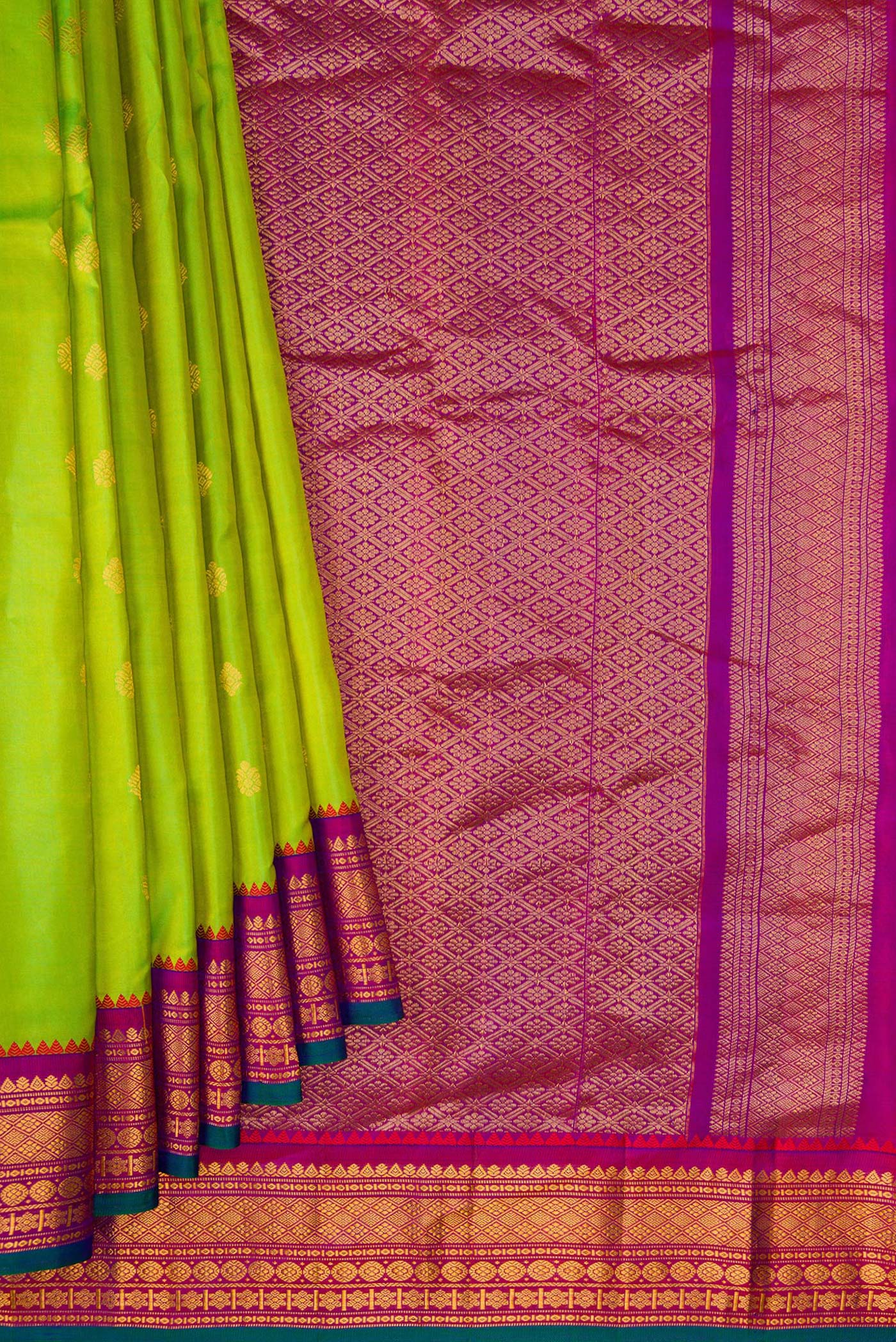 Pleats and pallu of Parrot Green Dual Tone Gadwal Silk Saree with Zari Butta on the body and Zari Border. 