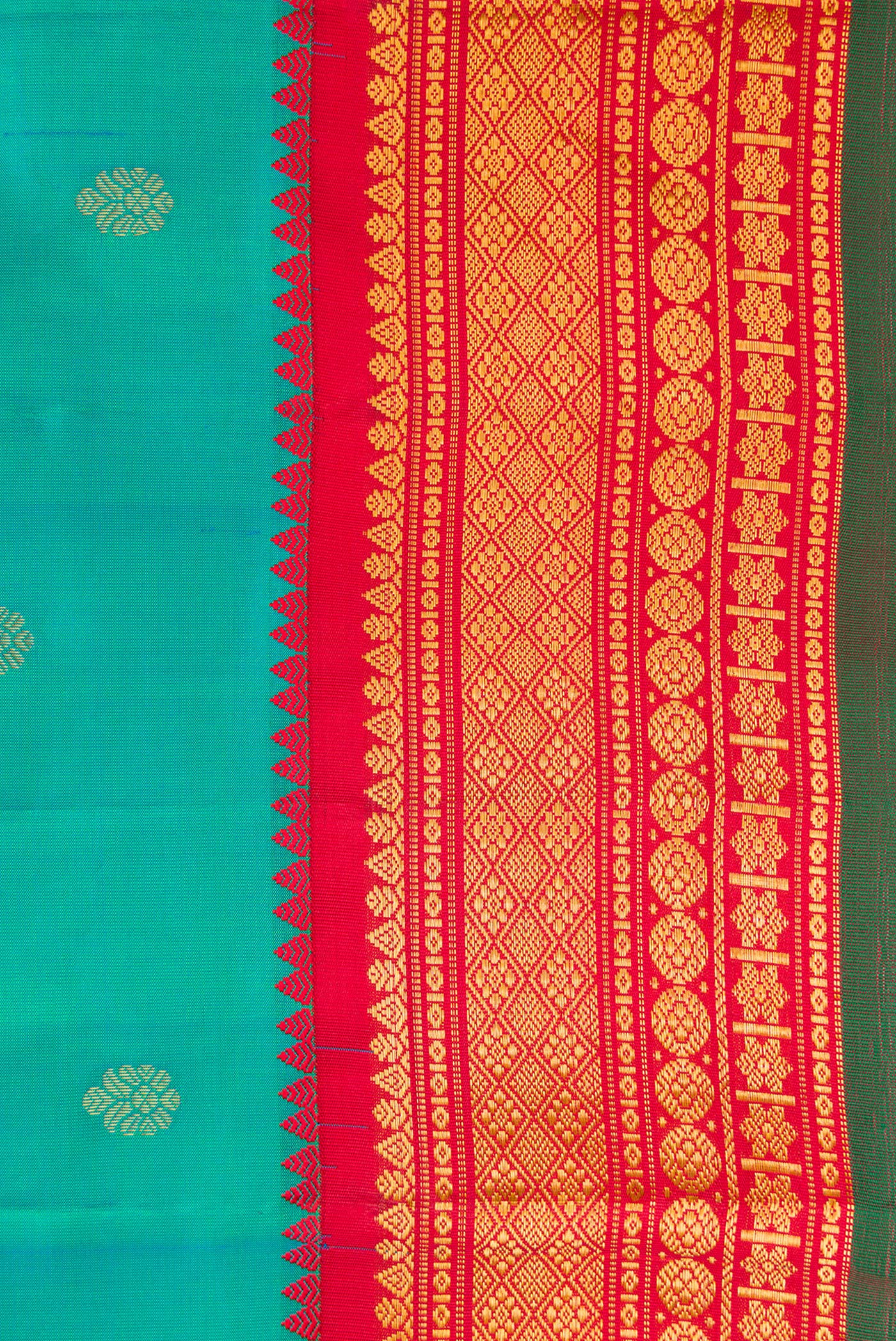 Border image of Green Dual Tone Gadwal Silk Saree with Zari Butta on the body and Zari Border. 