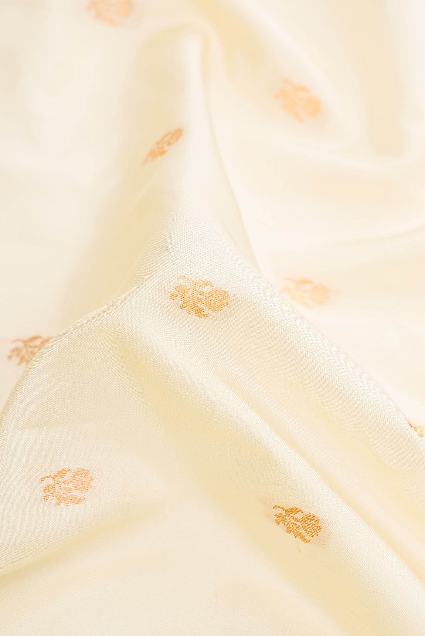 Close up of Off White Dual Tone Gadwal Silk Saree with Zari Butta on the body and Zari Border.  displaying folds