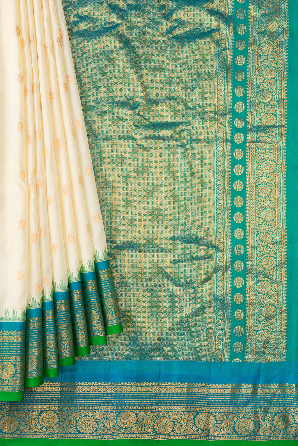 Pleats and pallu of Off White Dual Tone Gadwal Silk Saree with Zari Butta on the body and Zari Border. 