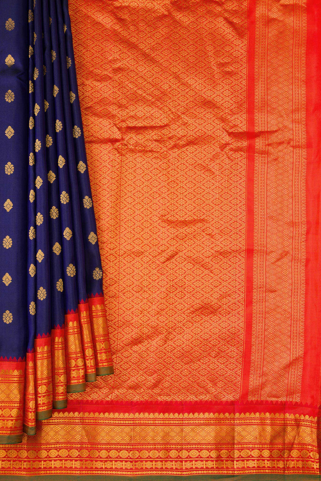 Pleats and pallu of Navy Blue Dual Tone Gadwal Silk Saree with Zari Butta on the body and Zari Border. 