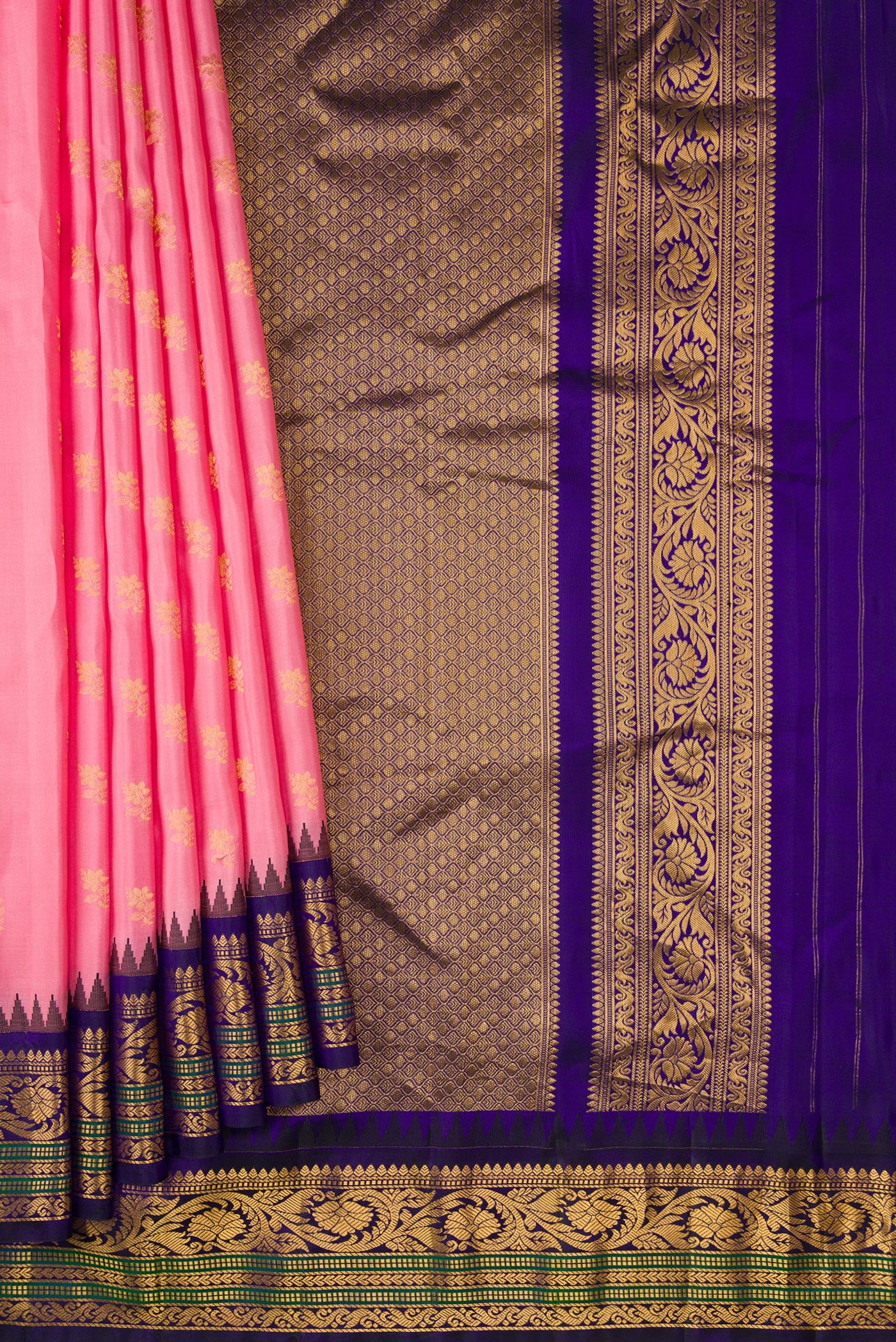 Pleats and pallu of Pink Dual Tone Gadwal Silk Saree with Zari Butta on the body and Zari Border. 