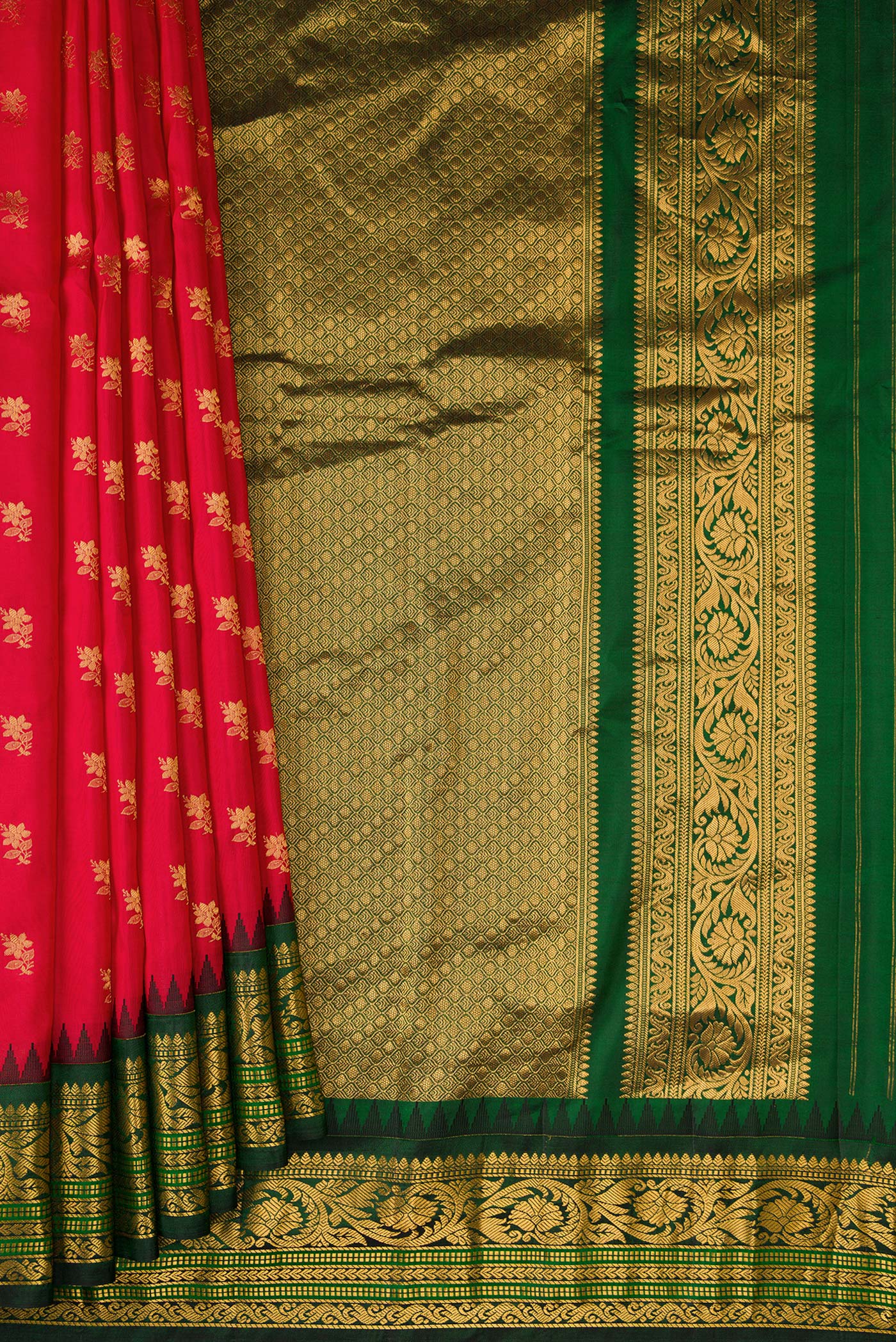 Pleats and pallu of Red Dual Tone Gadwal Silk Saree with Zari Butta on the body and Zari Border. 