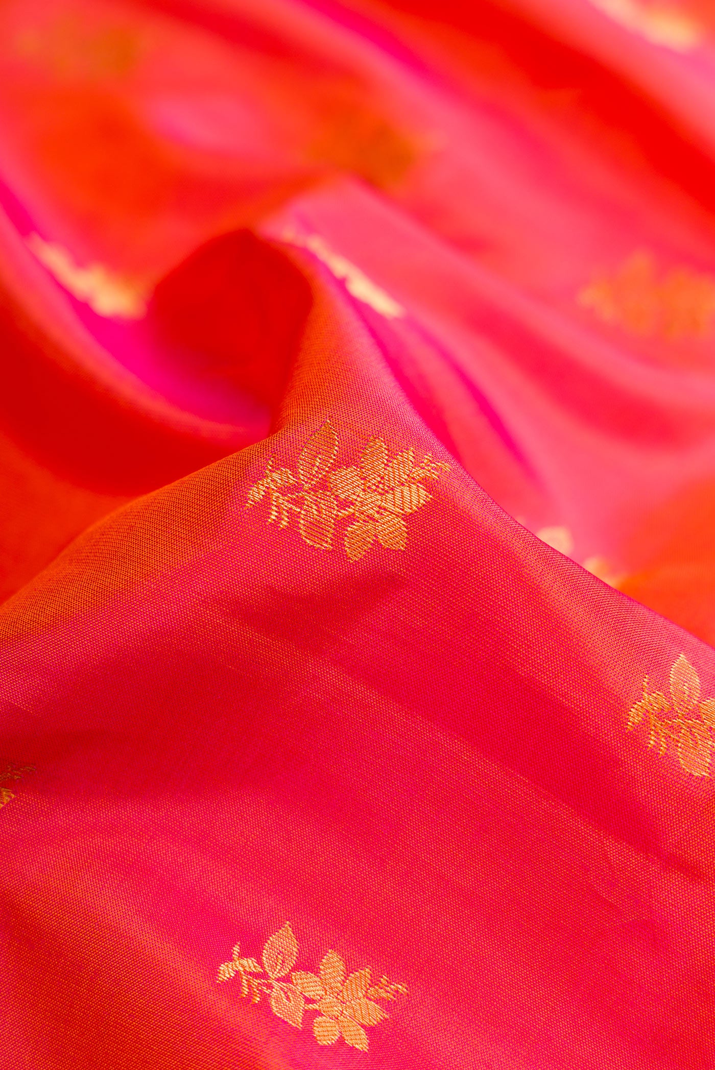Close up of Coral Dual Tone Gadwal Silk Saree with Zari Butta on the body and Zari Border.  displaying folds