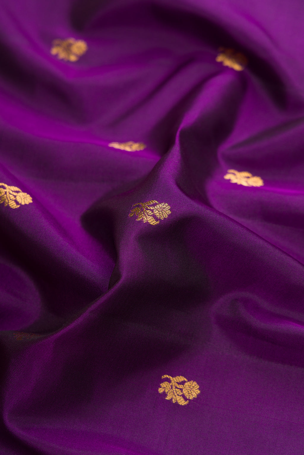 Close up of Violet Dual Tone Gadwal Silk Saree with Zari Butta on the body and Zari Border.  displaying folds
