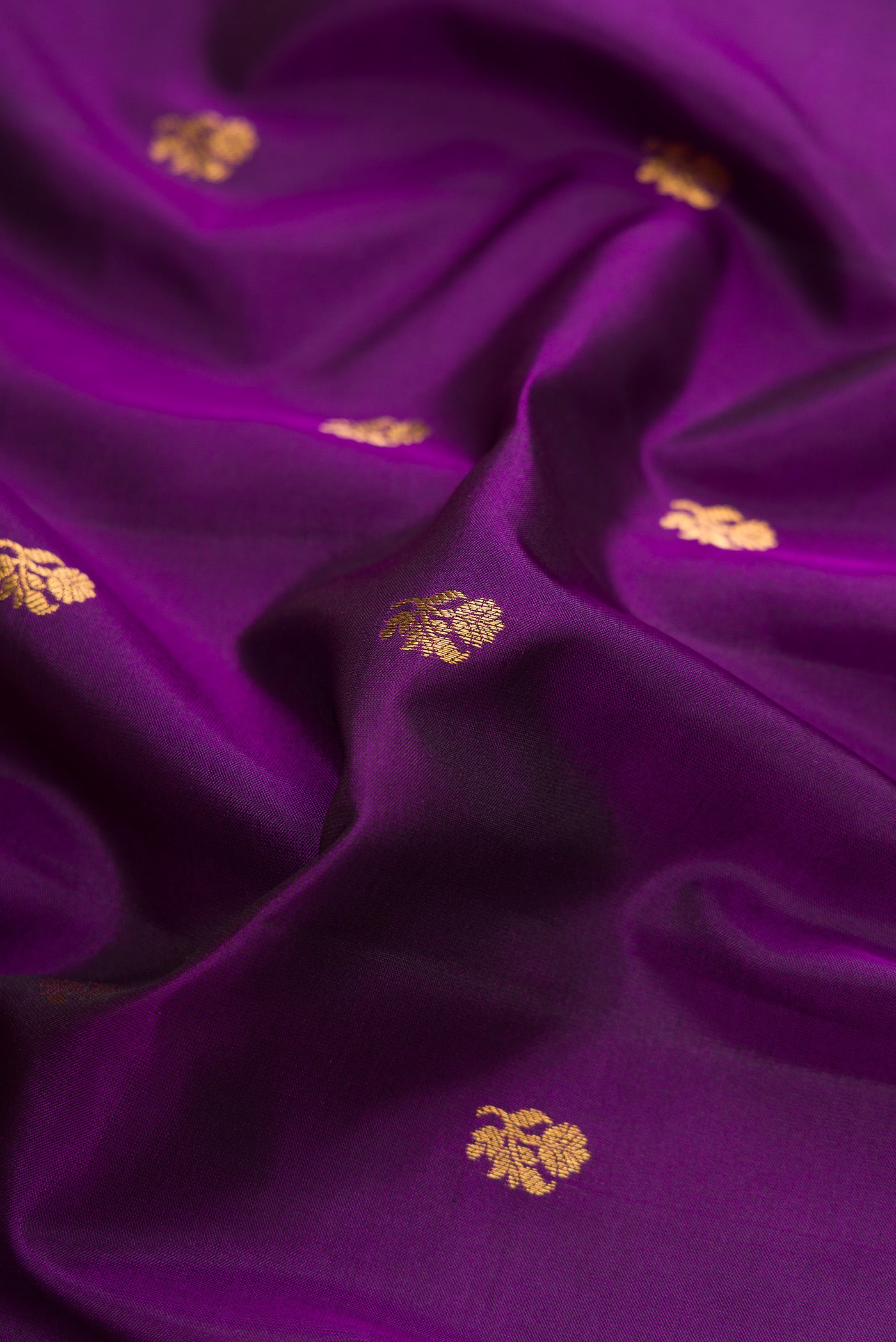 Close up of Violet Dual Tone Gadwal Silk Saree with Zari Butta on the body and Zari Border.  displaying folds