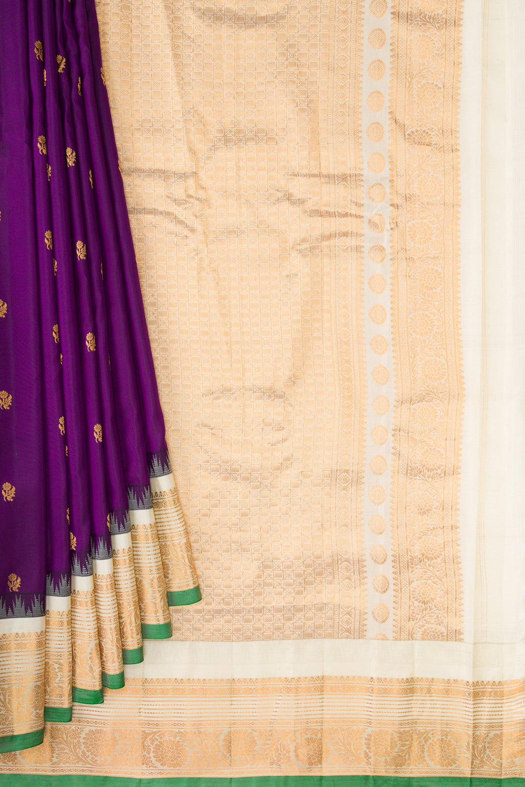 Pleats and pallu of Violet Dual Tone Gadwal Silk Saree with Zari Butta on the body and Zari Border. 