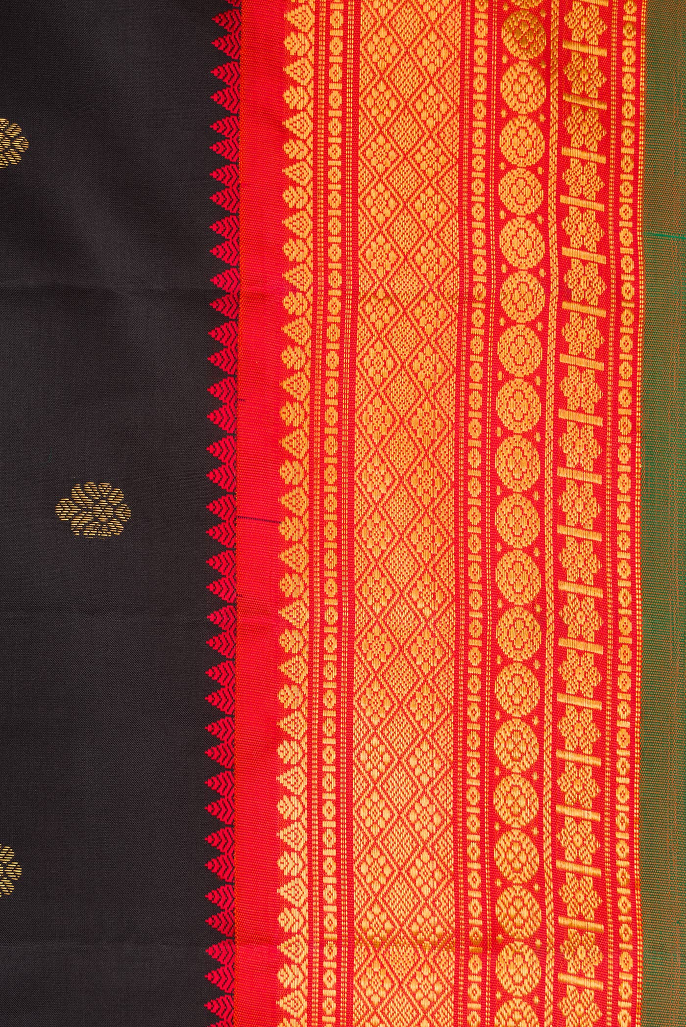 Border image of Black Dual Tone Gadwal Silk Saree with Zari Butta on the body and Zari Border. 