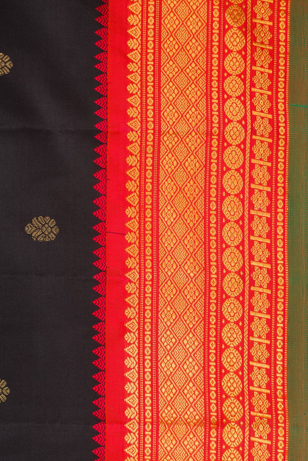 Border image of Black Dual Tone Gadwal Silk Saree with Zari Butta on the body and Zari Border. 