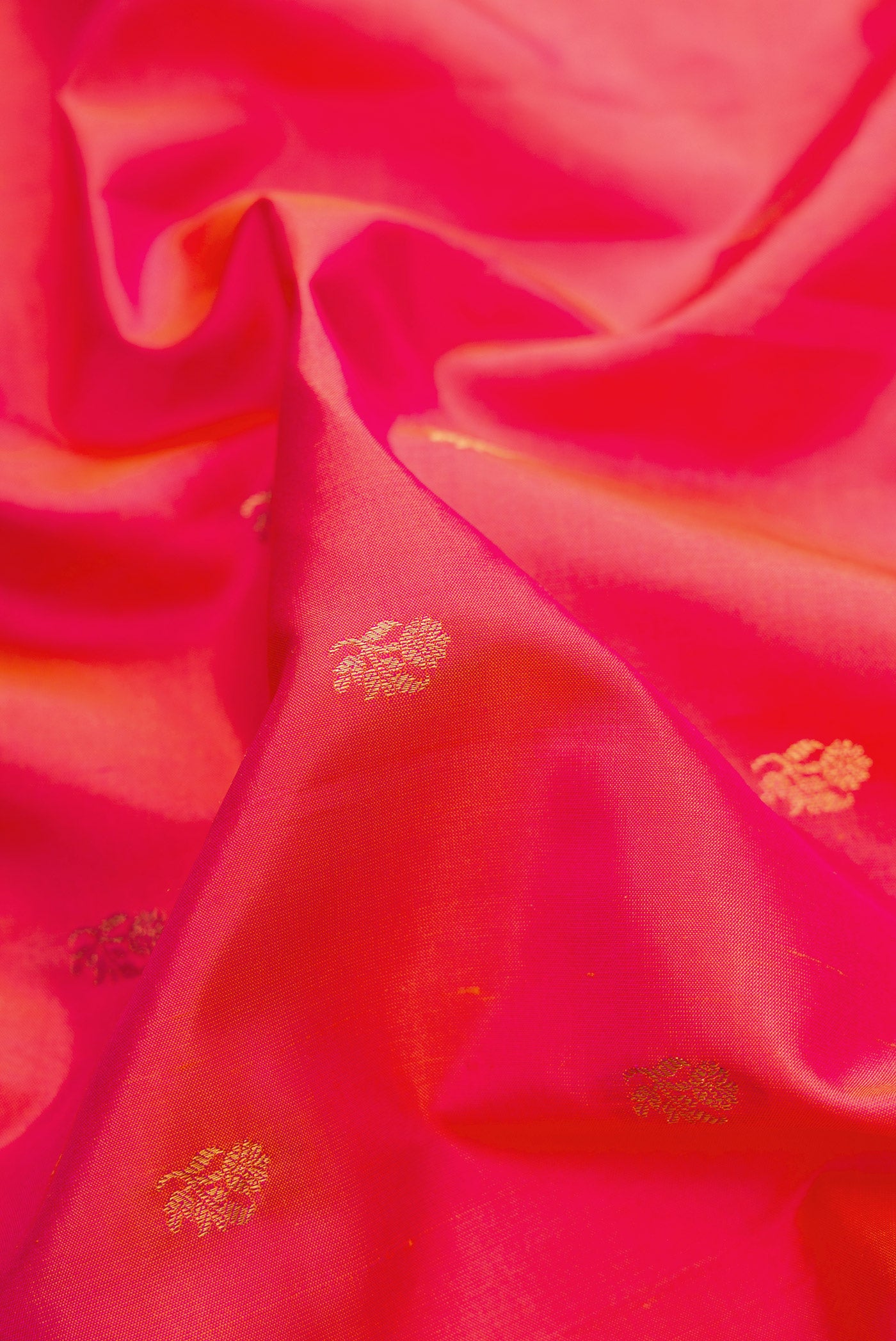 Close up of Coral Dual Tone Gadwal Silk Saree with Zari Butta on the body and Zari Border.  displaying folds