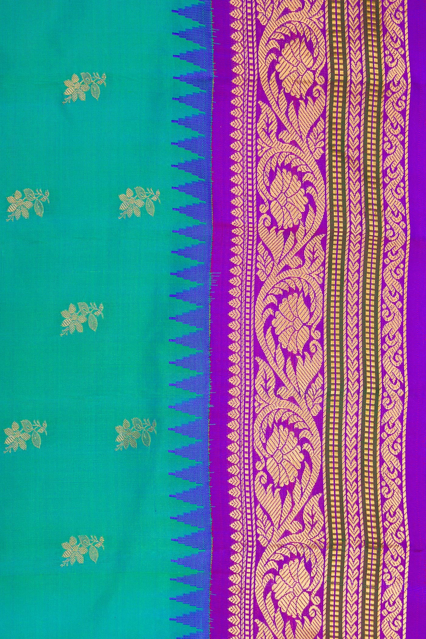 Border image of Sea Green Dual Tone Gadwal Silk Saree with Zari Butta on the body and Zari Border. 