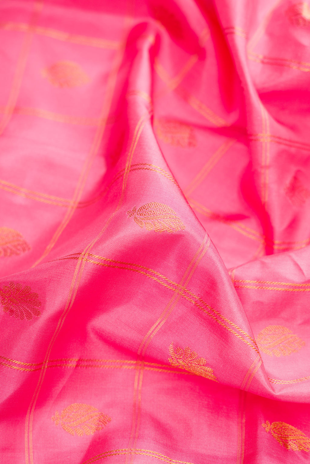 Close up of Pink Dual Tone Gadwal Silk Saree with Checked design on the body and Zari Border.  displaying folds