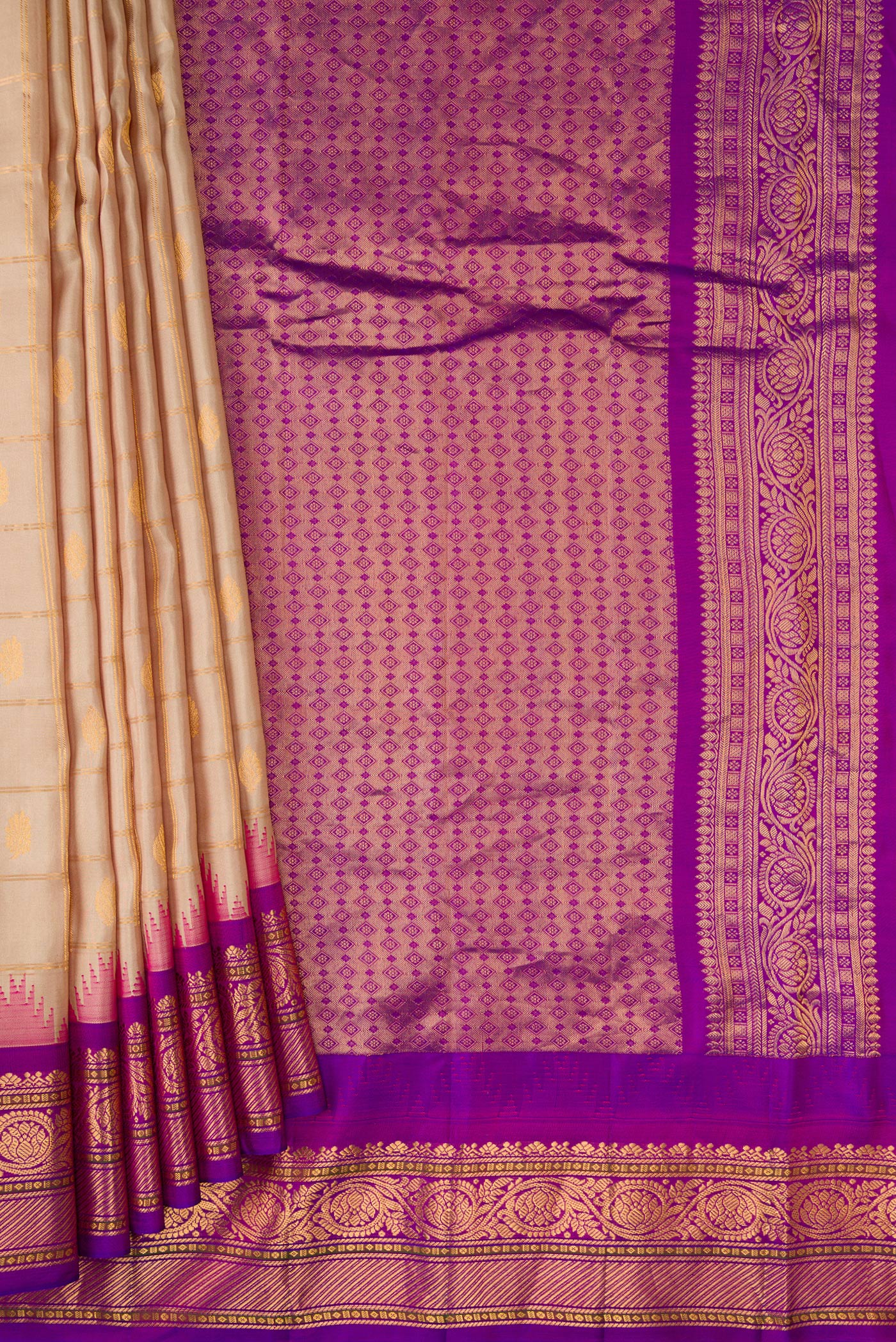 Pleats and pallu of Beige Dual Tone Gadwal Silk Saree with Checked design on the body and Temple Border. 