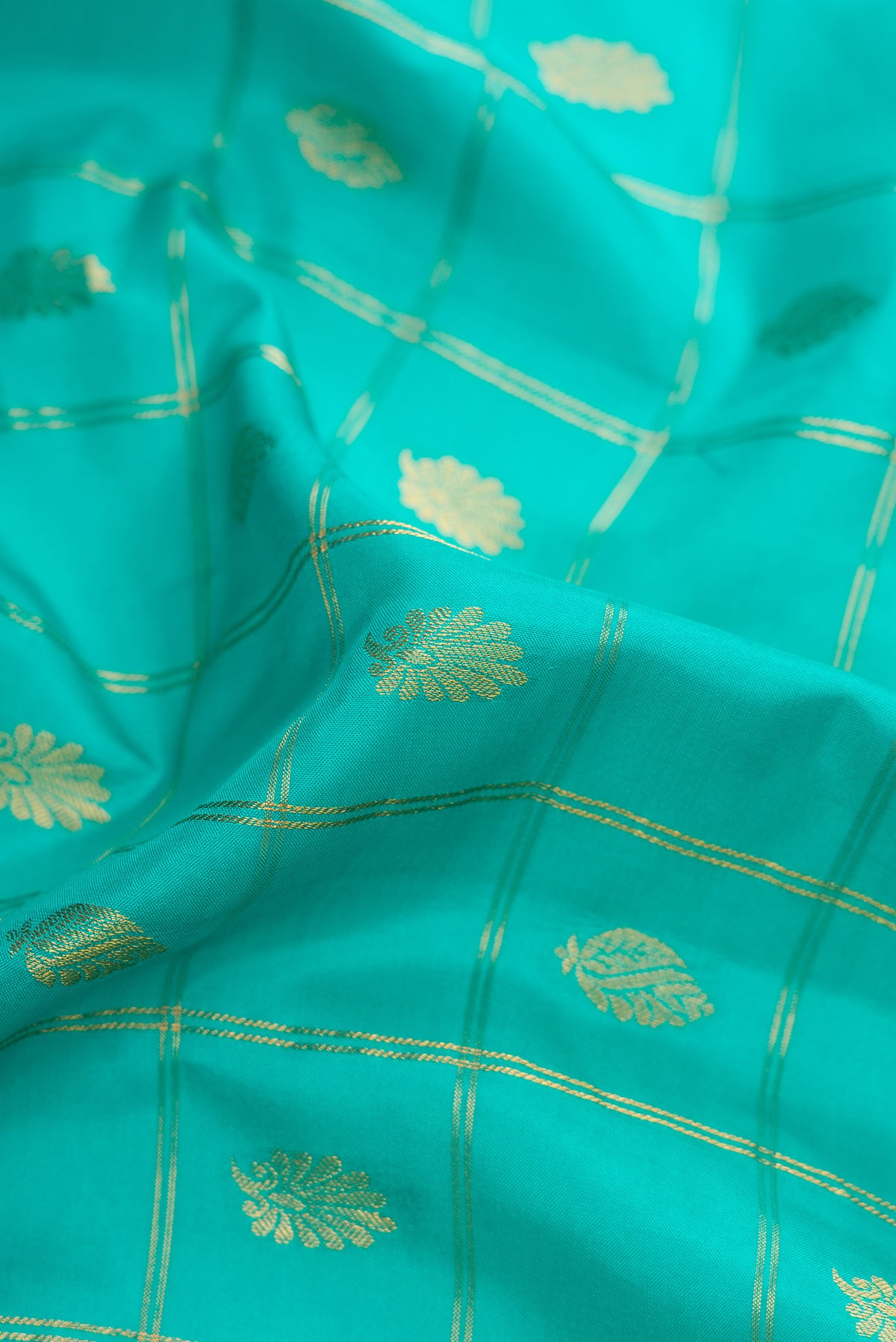 Close up of Green Dual Tone Gadwal Silk Saree with Zari Butta on the body and Zari Border.  displaying folds