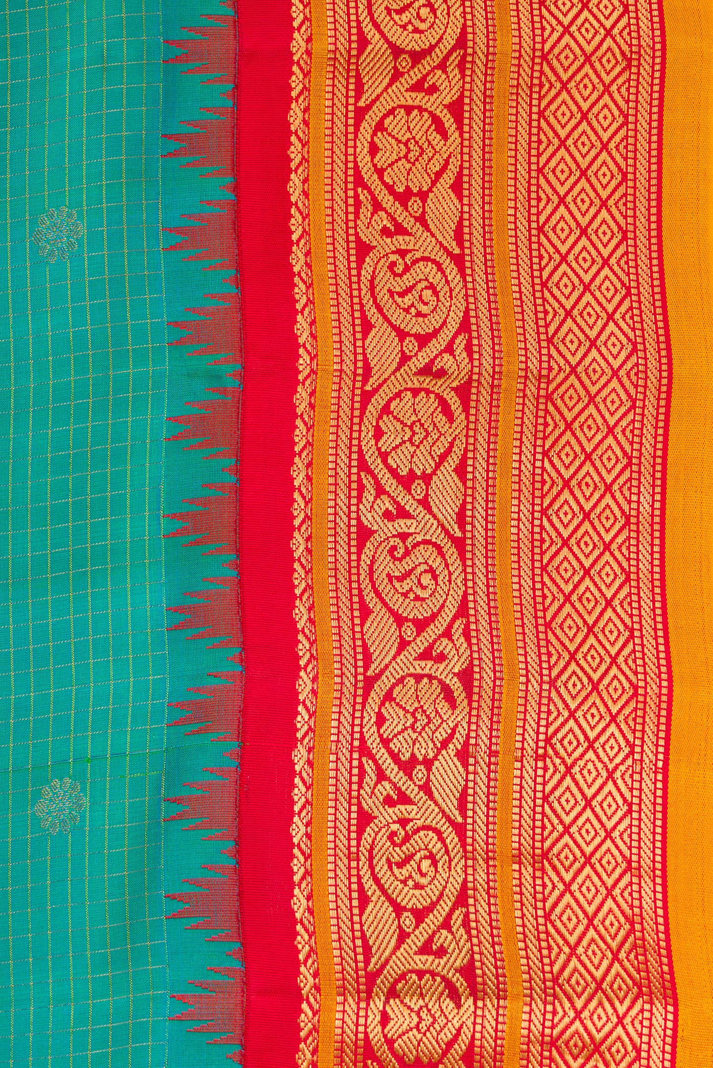 Border image of Green Dual Tone Gadwal Silk Saree with Zari Butta on the body and Zari Border. 