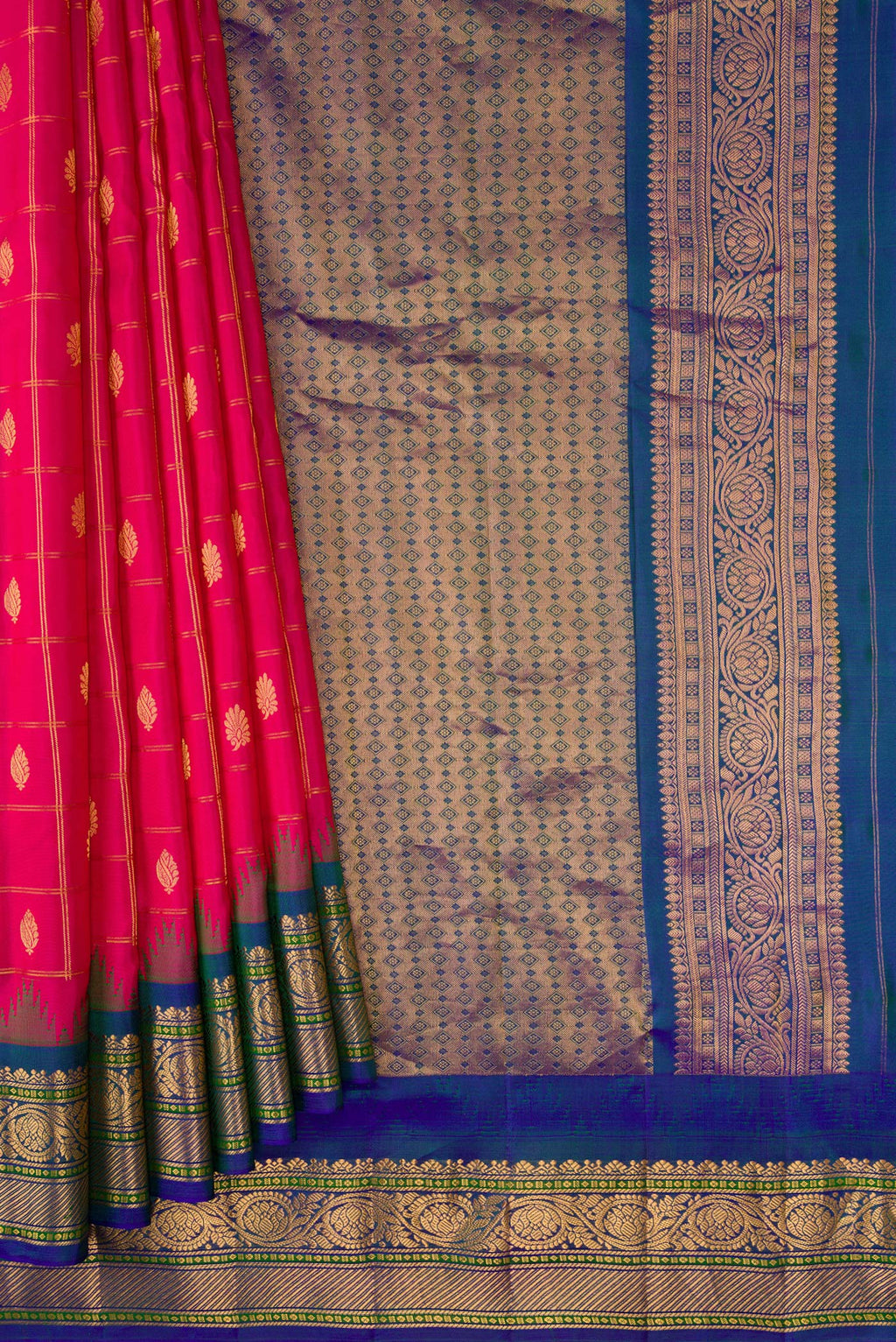 Pleats and pallu of Pink Dual Tone Gadwal Silk Saree with Checked design on the body and Temple Border. 