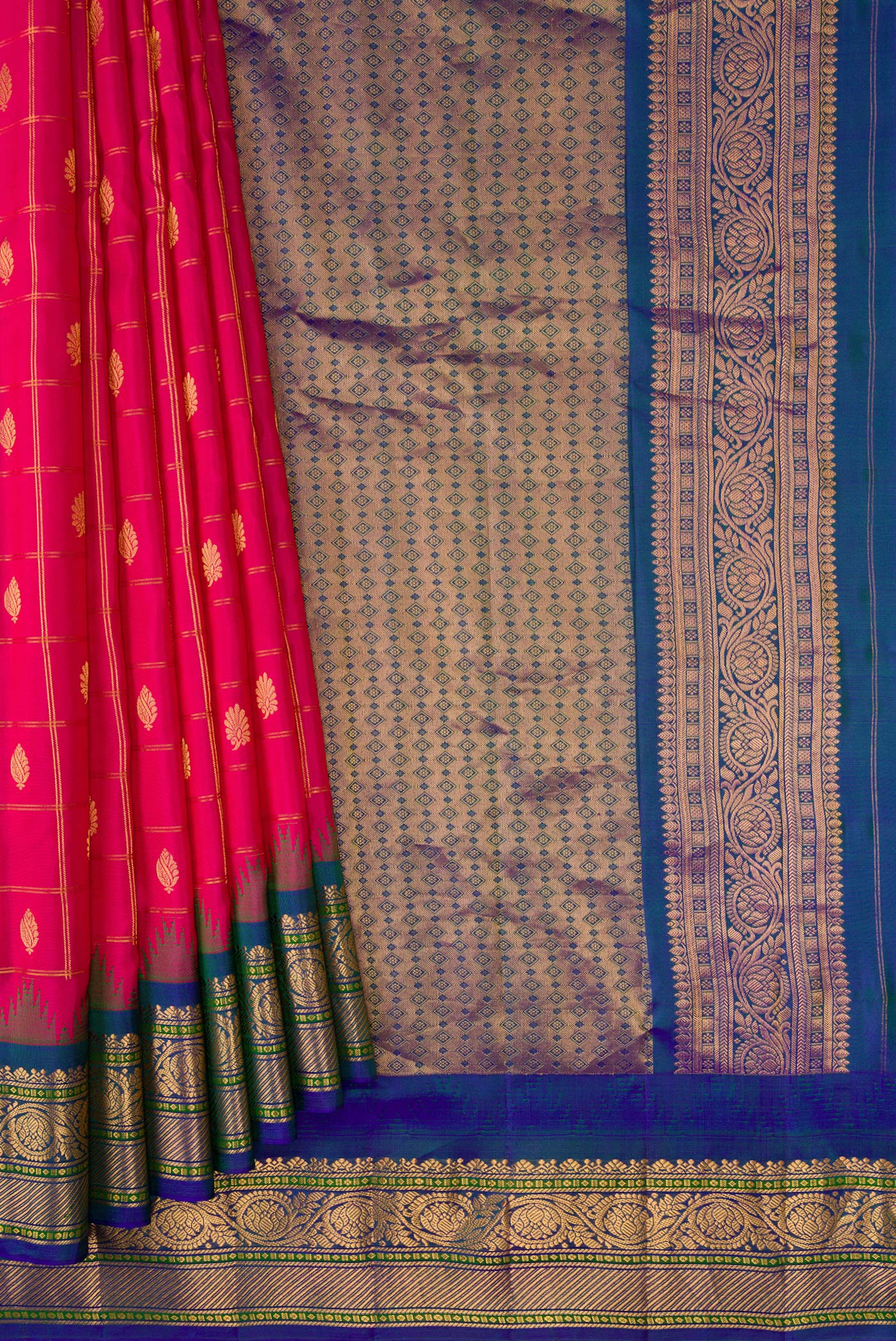 Pleats and pallu of Pink Dual Tone Gadwal Silk Saree with Checked design on the body and Temple Border. 