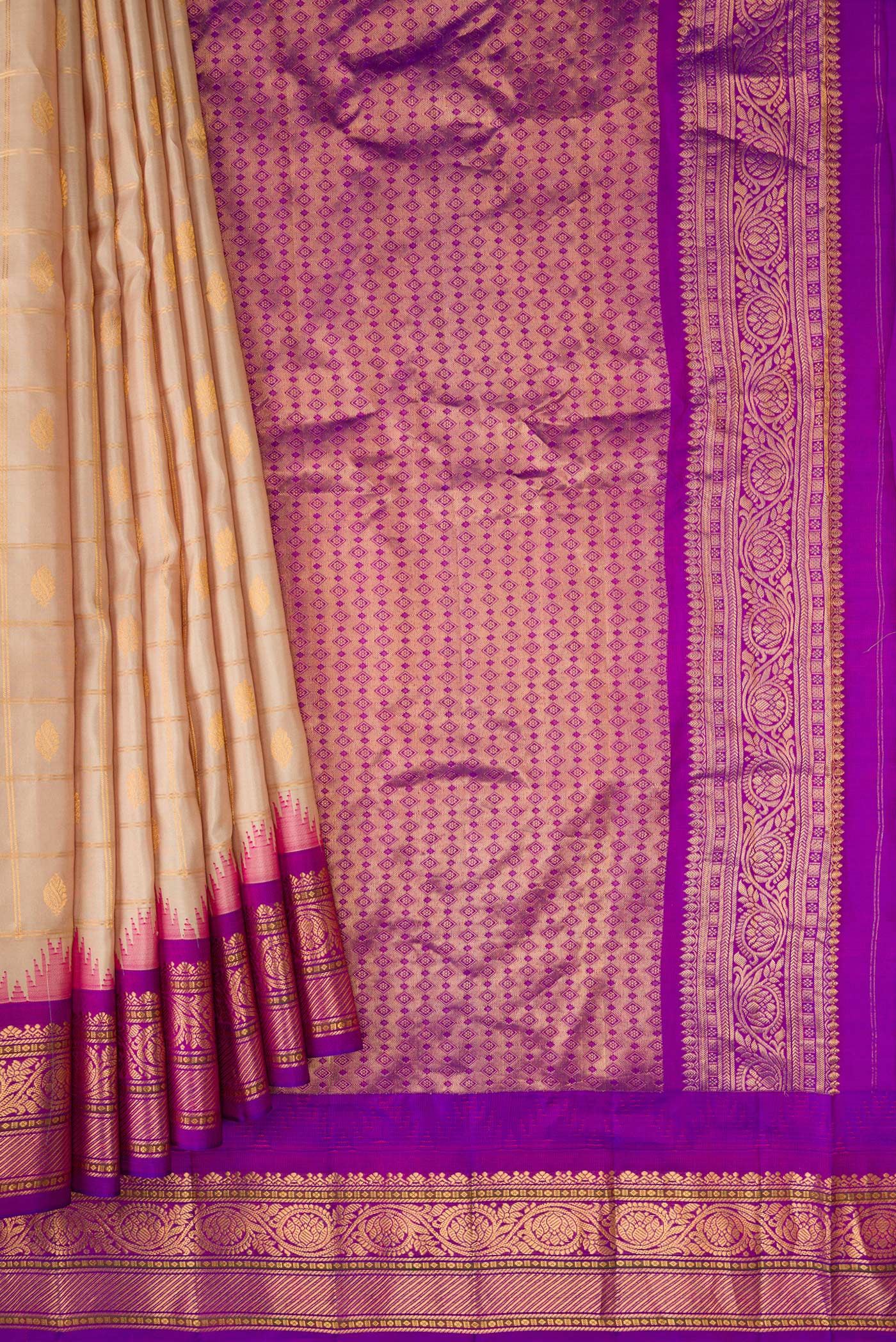 Pleats and pallu of Beige Dual Tone Gadwal Silk Saree with Checked design on the body and Zari Border. 