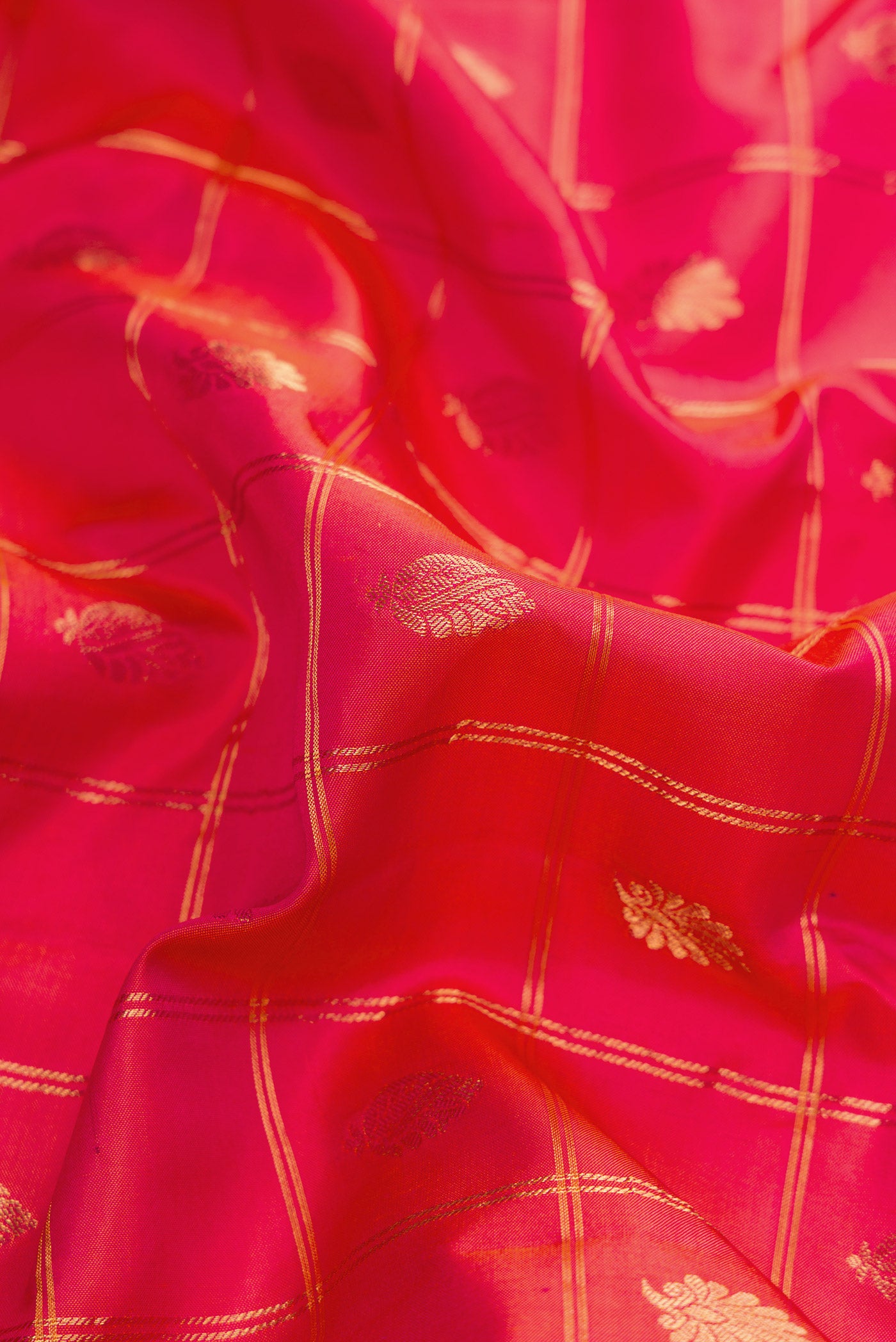 Close up of Coral Dual Tone Gadwal Silk Saree with Zari Butta on the body and Zari Border.  displaying folds