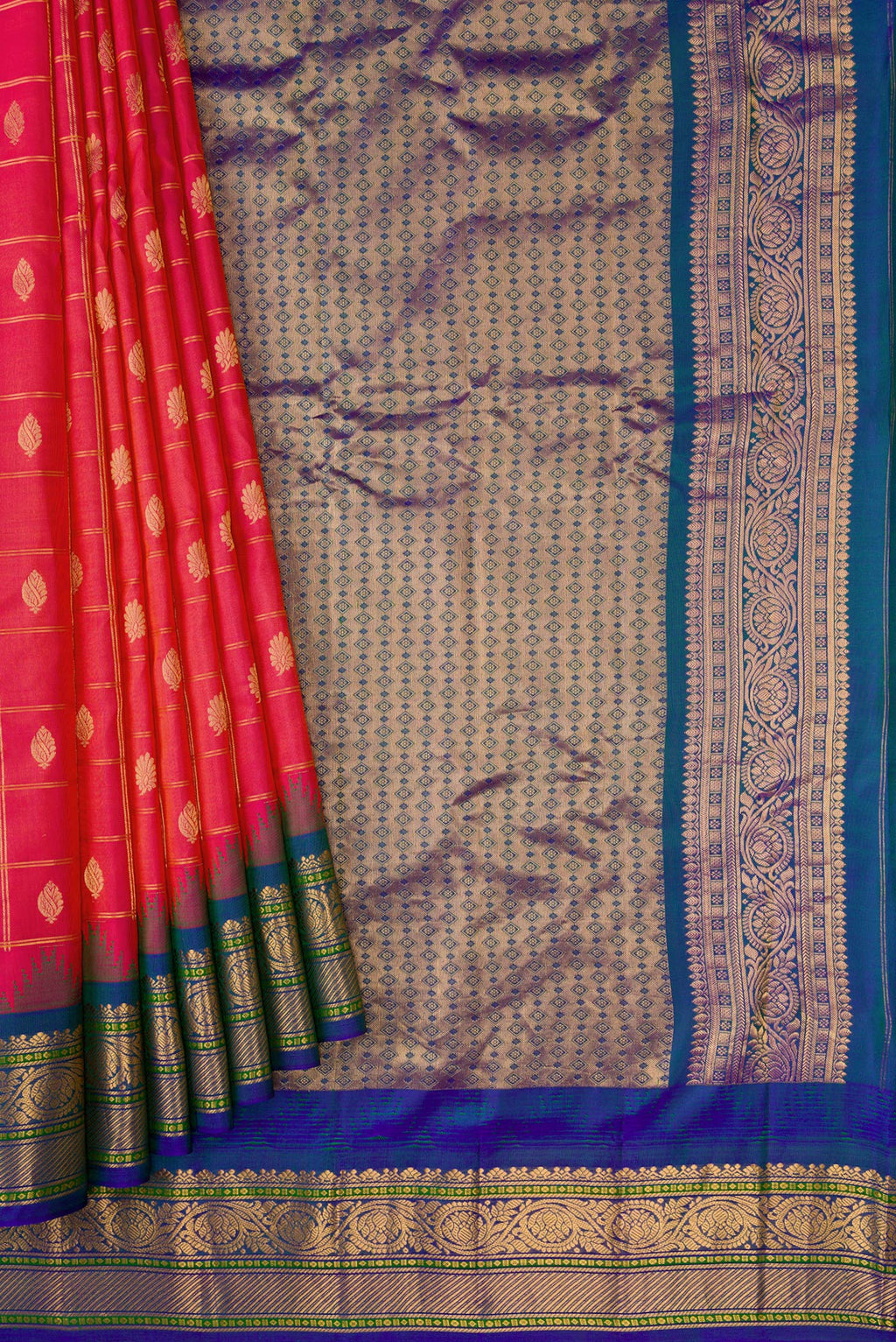 Pleats and pallu of Coral Dual Tone Gadwal Silk Saree with Zari Butta on the body and Zari Border. 