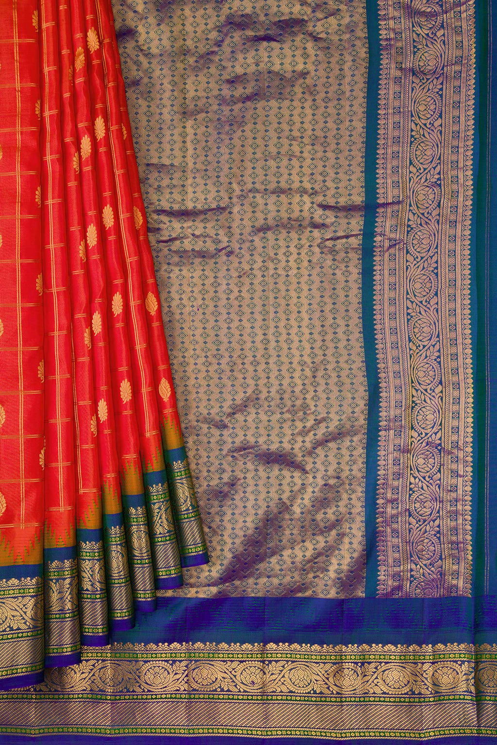 Pleats and pallu of Brick Orange Dual Tone Gadwal Silk Saree with Zari Butta on the body and Zari Border. 