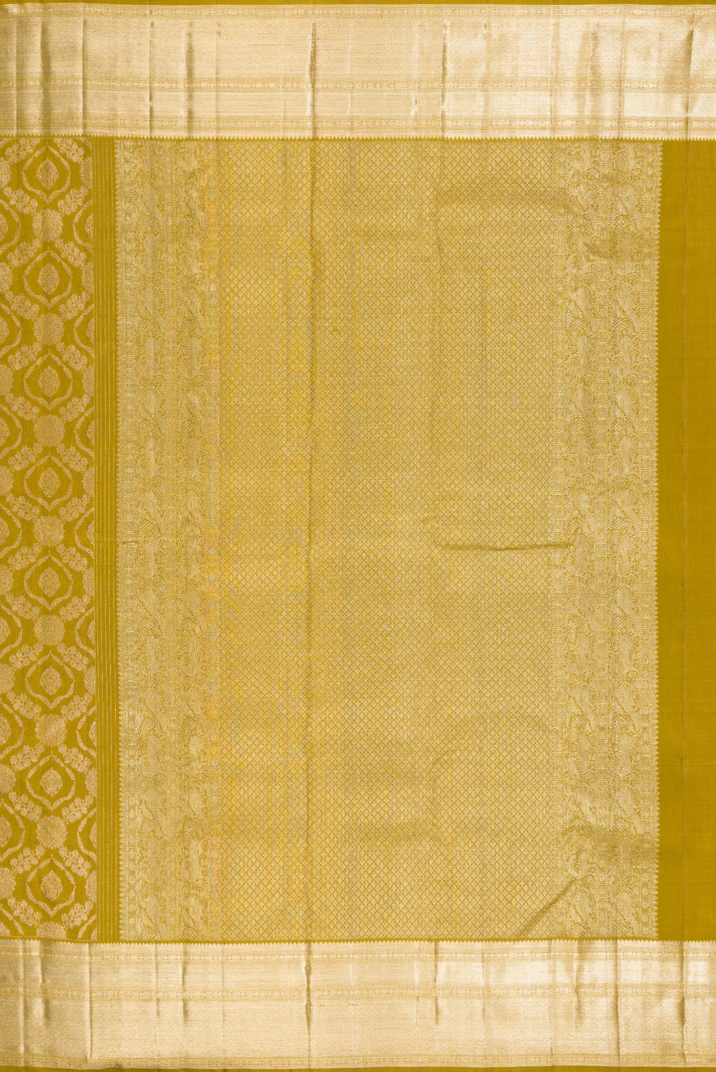 Close up image of the pallu of Mehandi Green Dual Tone Kanchipuram Silk Saree with Zari Brocade on the body and Zari Border. 