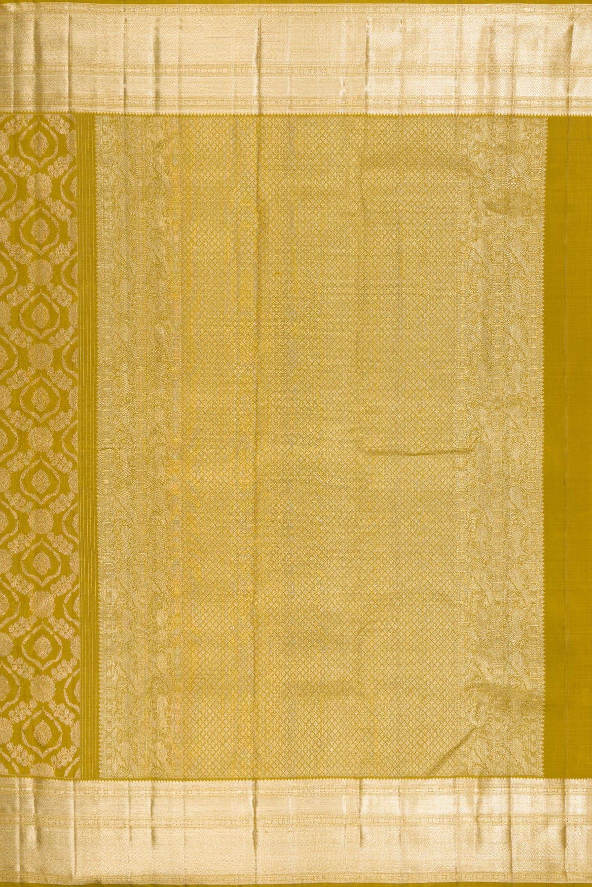Close up image of the pallu of Mehandi Green Dual Tone Kanchipuram Silk Saree with Zari Brocade on the body and Zari Border. 
