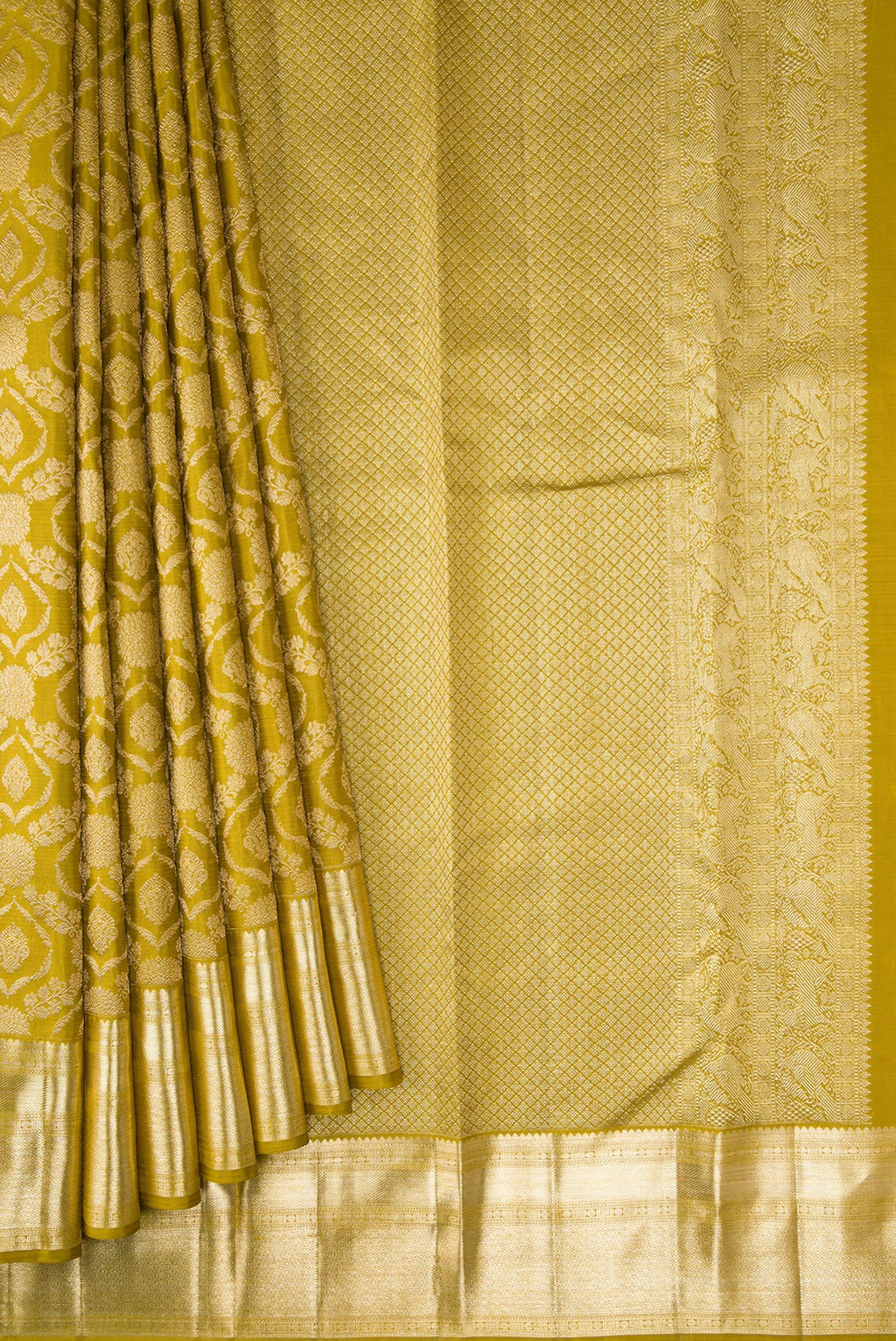 Pleats and pallu of Mehandi Green Dual Tone Kanchipuram Silk Saree with Zari Brocade on the body and Zari Border. 