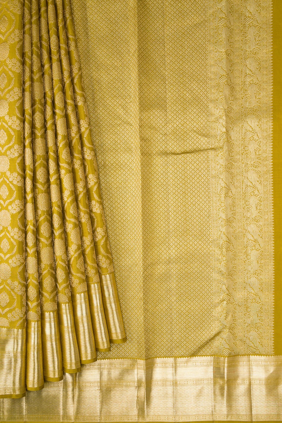 Pleats and pallu of Mehandi Green Dual Tone Kanchipuram Silk Saree with Zari Brocade on the body and Zari Border. 